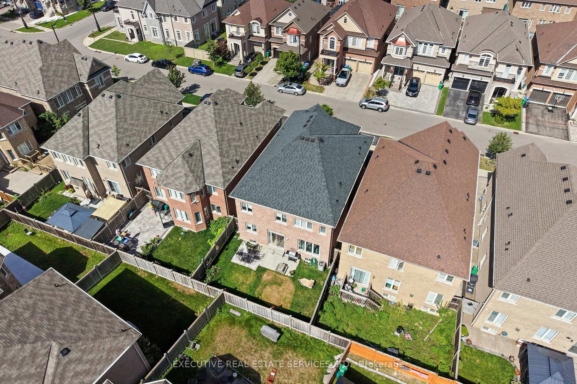 Photo 9 of 7 Yelands Road, Brampton, Northwest Brampton — HOMEH