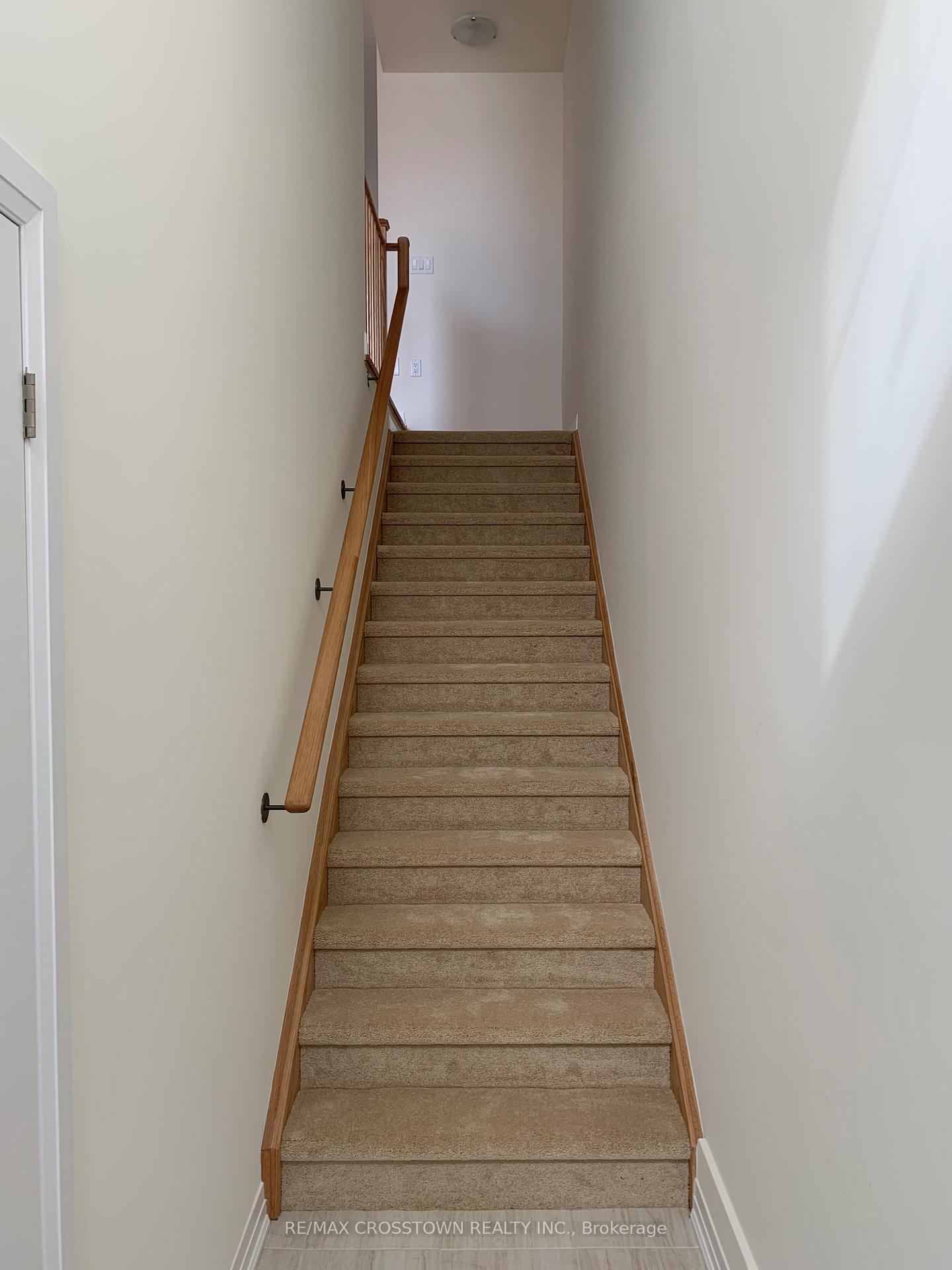 Photo 4 of 550 Hudson Crescent, Midland — HOMEH