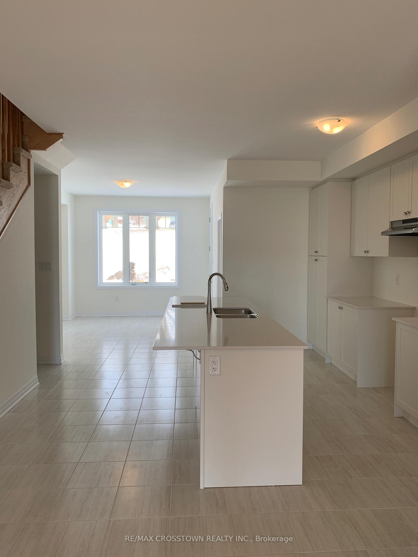 Photo 9 of 550 Hudson Crescent, Midland — HOMEH
