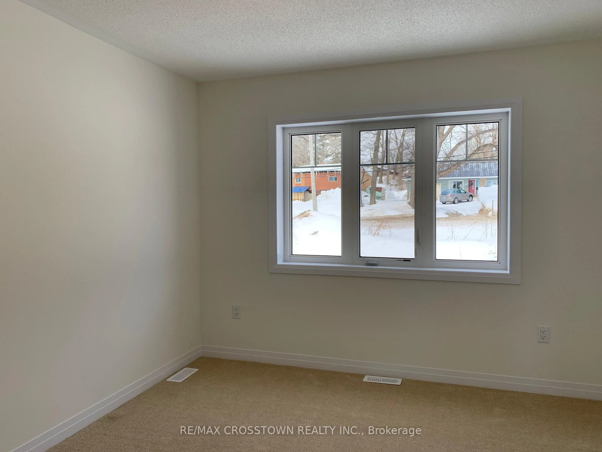 Photo 12 of 550 Hudson Crescent, Midland — HOMEH