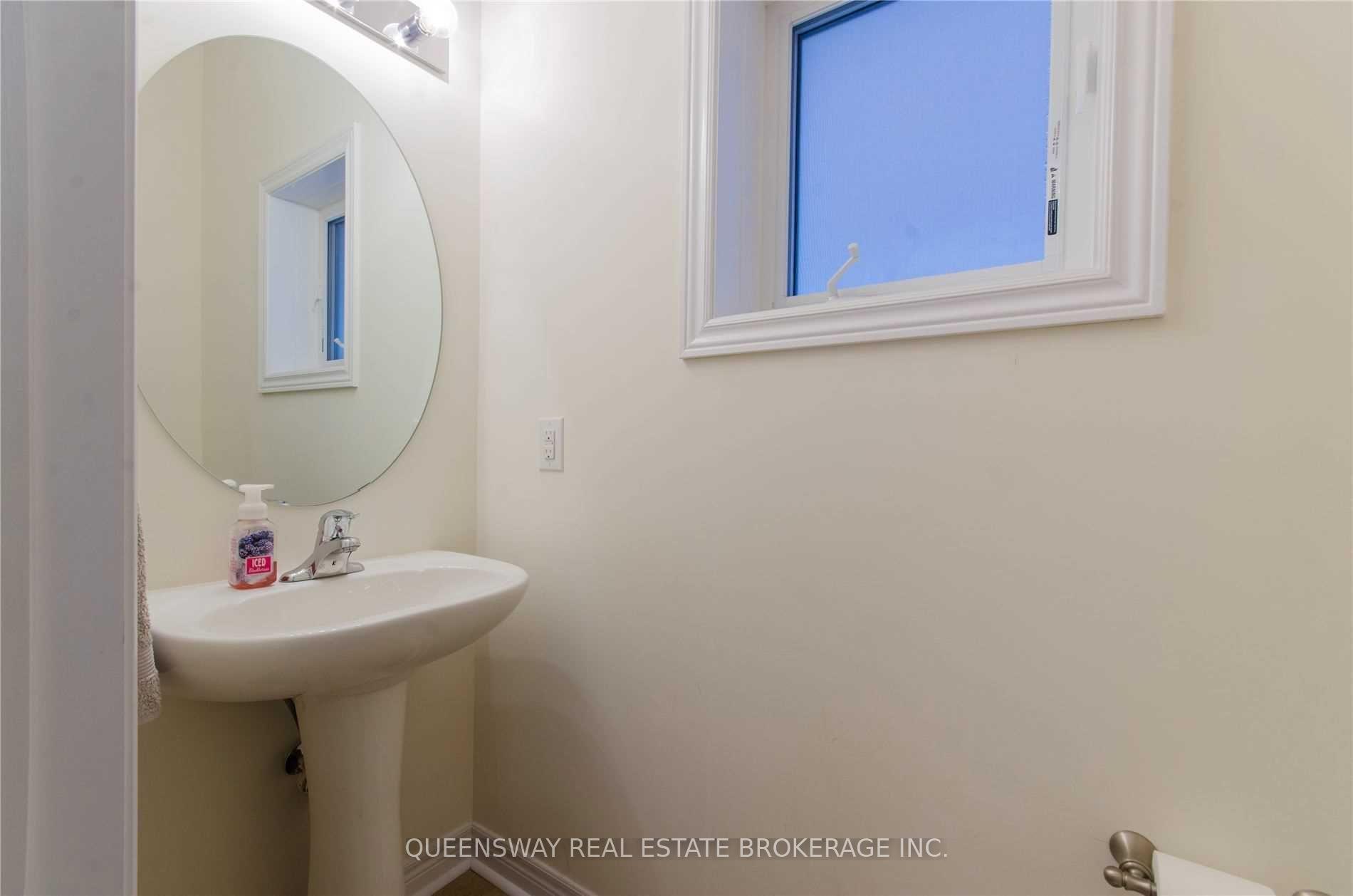 Photo 4 of 96 Busch Avenue, Markham, Berczy — HOMEH