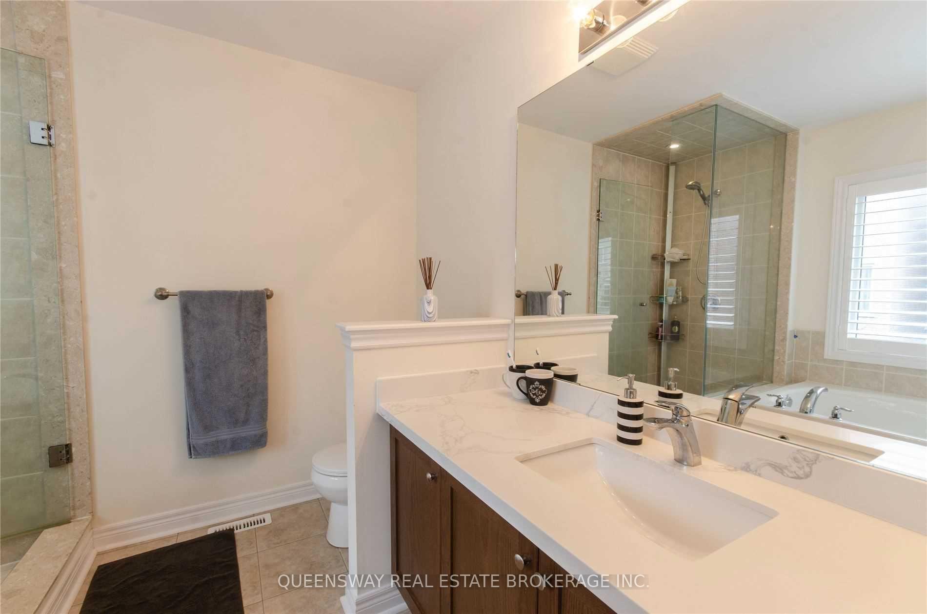 Photo 8 of 96 Busch Avenue, Markham, Berczy — HOMEH