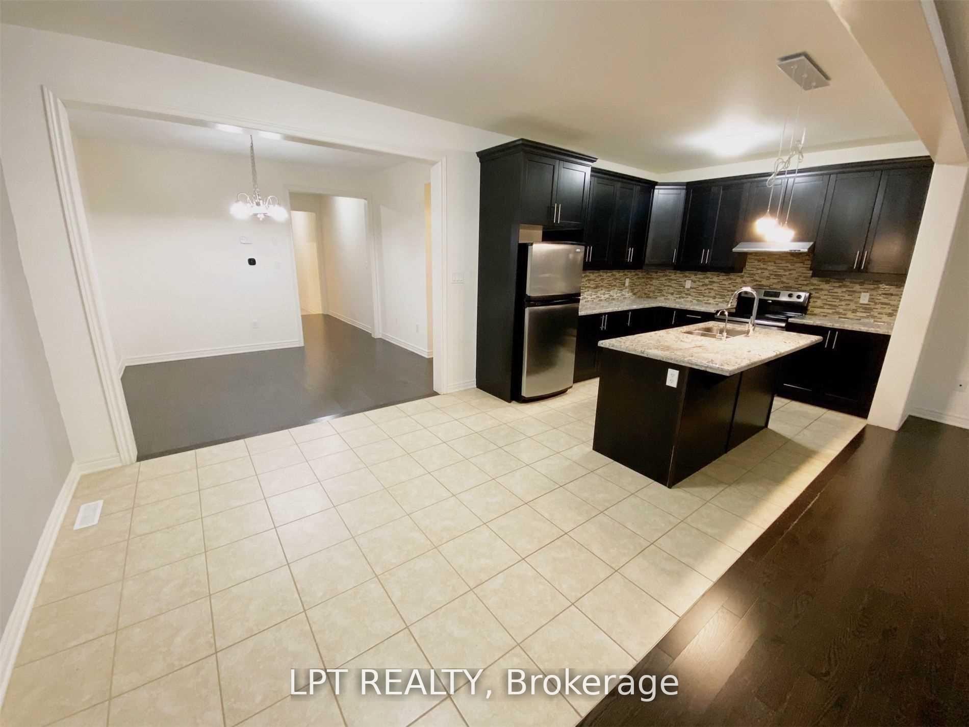 Photo 3 of 35 Humberstone Crescent, Brampton, Northwest Brampton — HOMEH