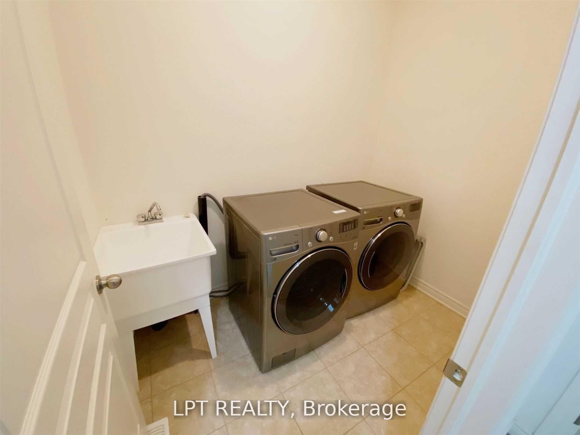 Photo 10 of 35 Humberstone Crescent, Brampton, Northwest Brampton — HOMEH