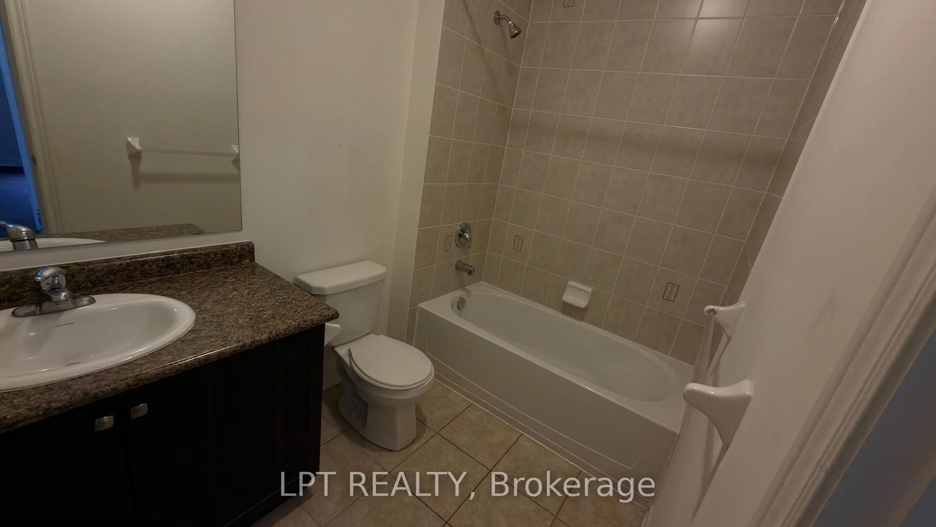 Photo 18 of 35 Humberstone Crescent, Brampton, Northwest Brampton — HOMEH