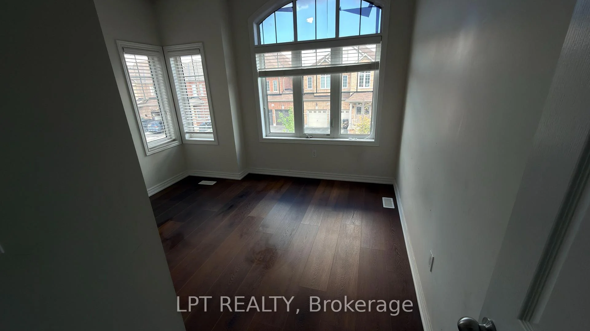Photo 21 of 35 Humberstone Crescent, Brampton, Northwest Brampton — HOMEH