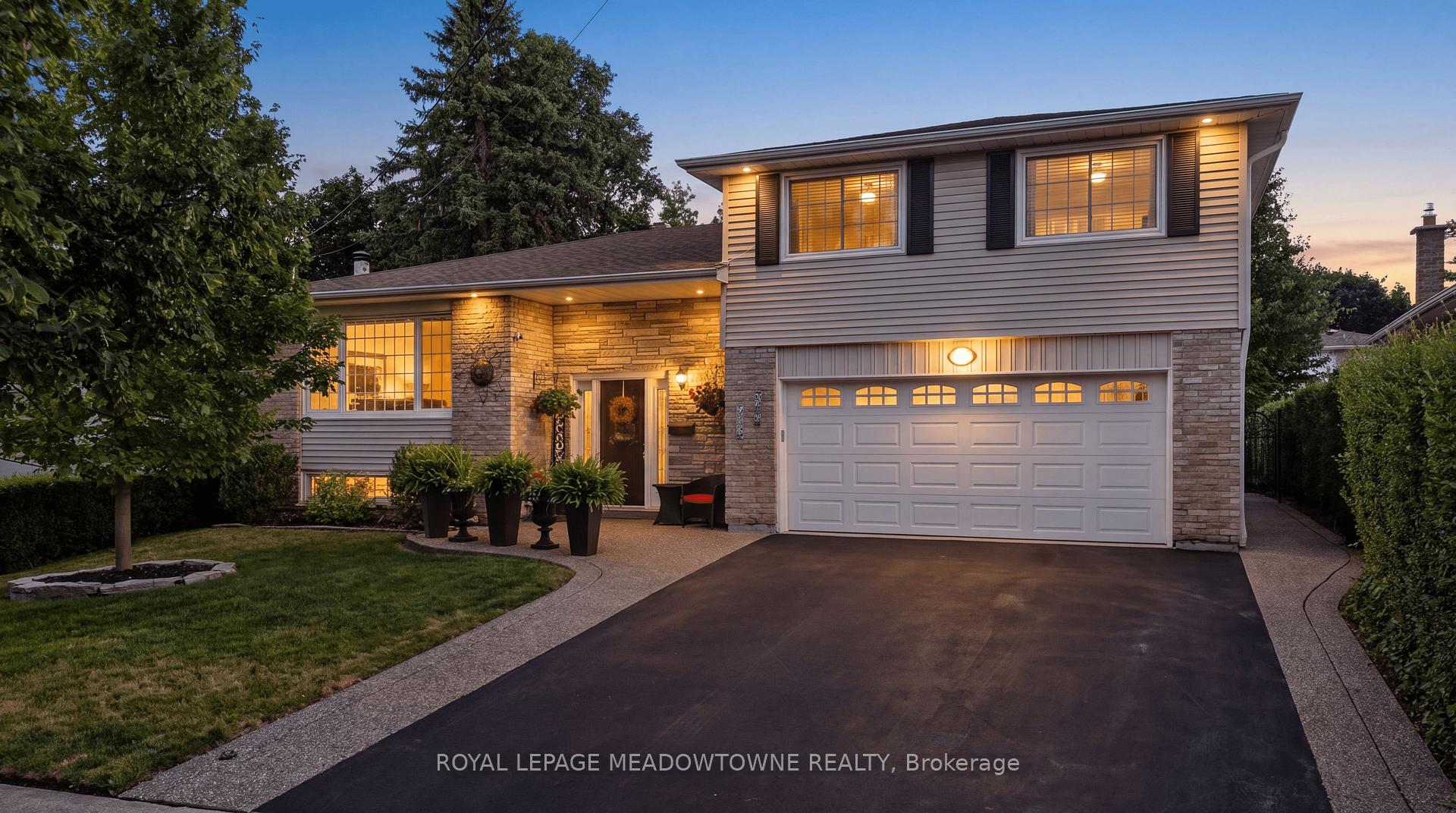 Photo 2 of 30 Metcalfe Court, Halton Hills, Georgetown — HOMEH