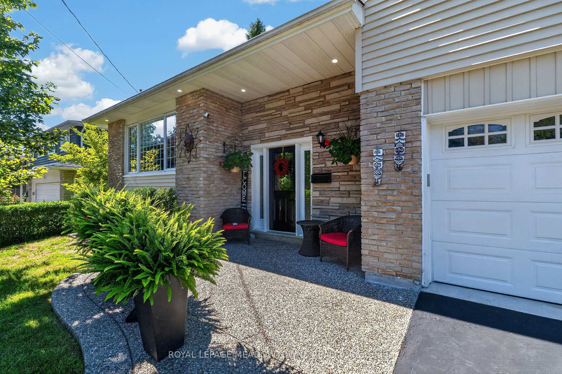 Photo 4 of 30 Metcalfe Court, Halton Hills, Georgetown — HOMEH