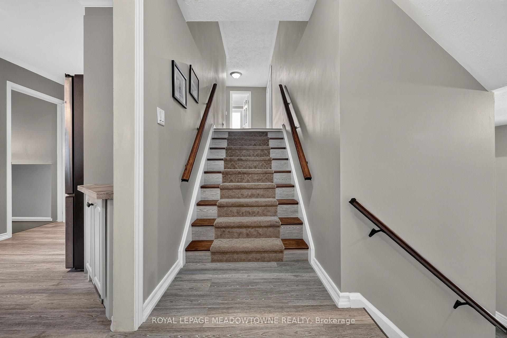 Photo 8 of 30 Metcalfe Court, Halton Hills, Georgetown — HOMEH