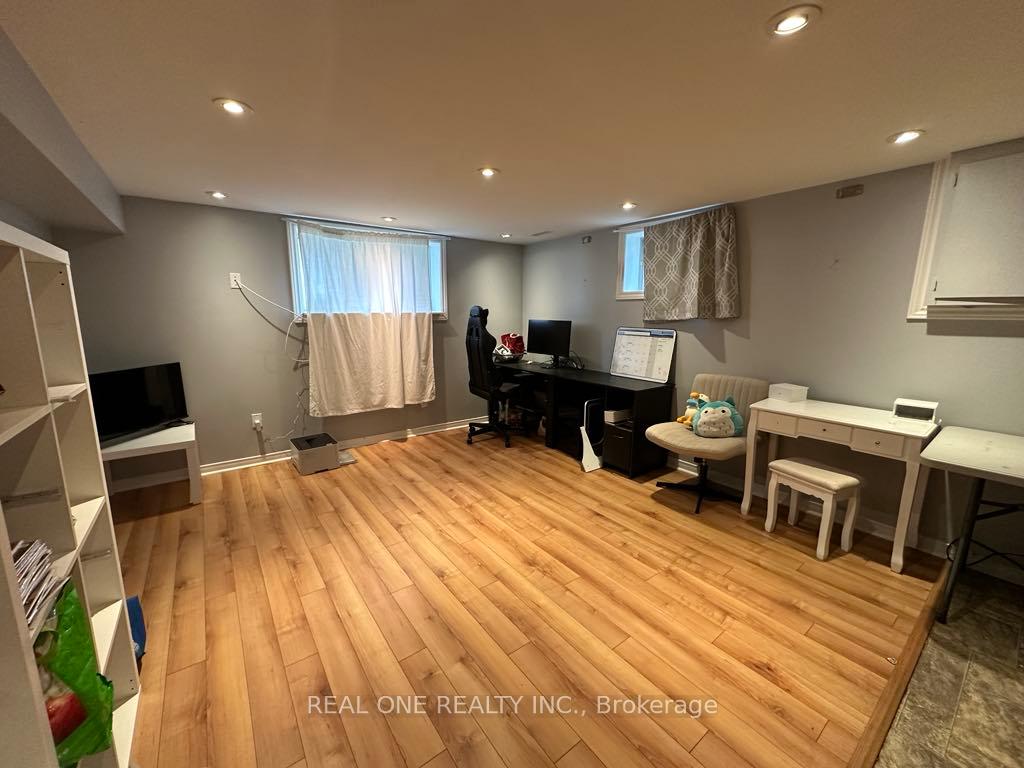 Photo 4 of Unit - Bsmt, 45 River Road, Mississauga, Streetsville — HOMEH