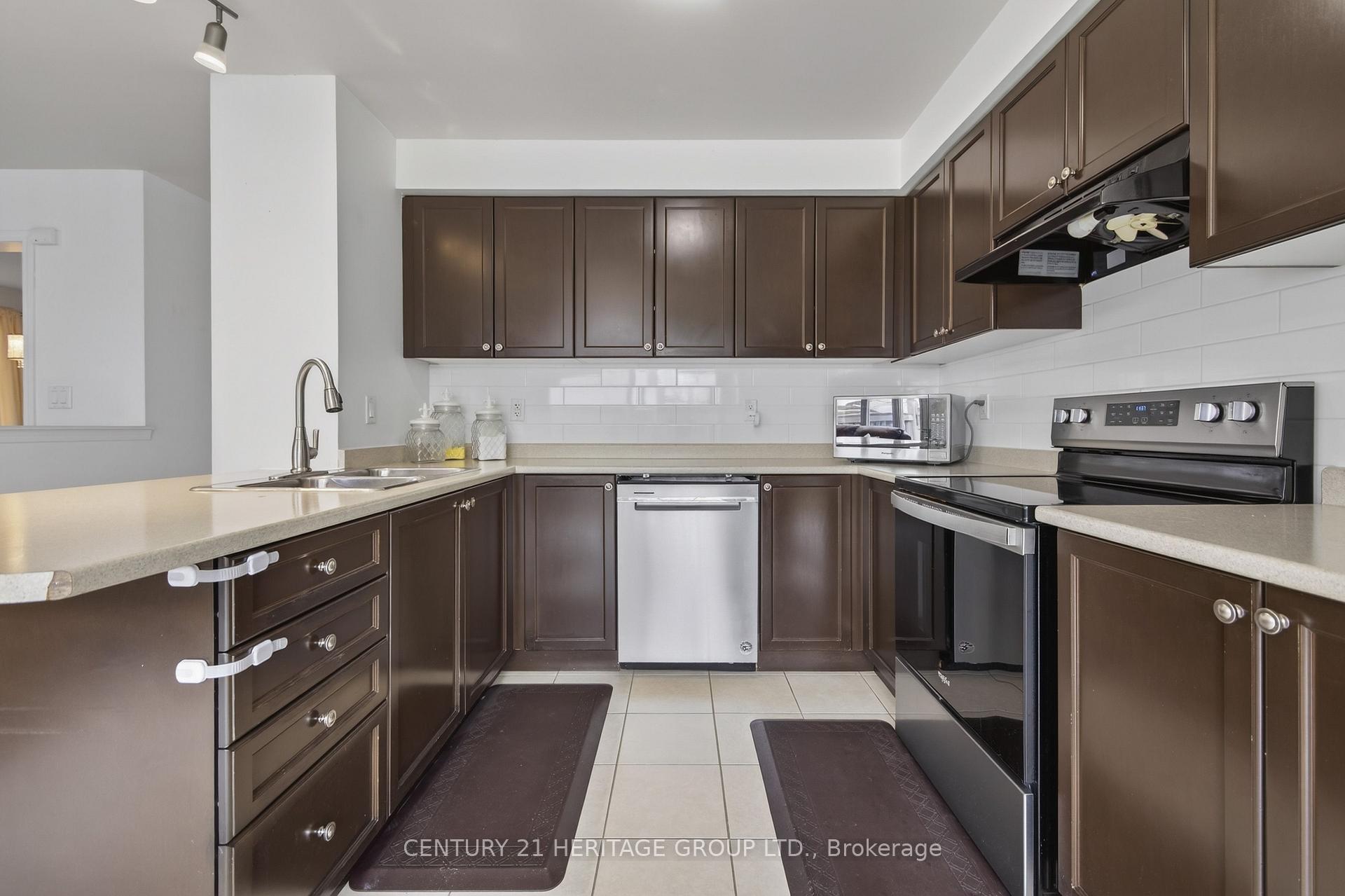 Photo 4 of 17 Gordon Drive, New Tecumseth, Alliston — HOMEH