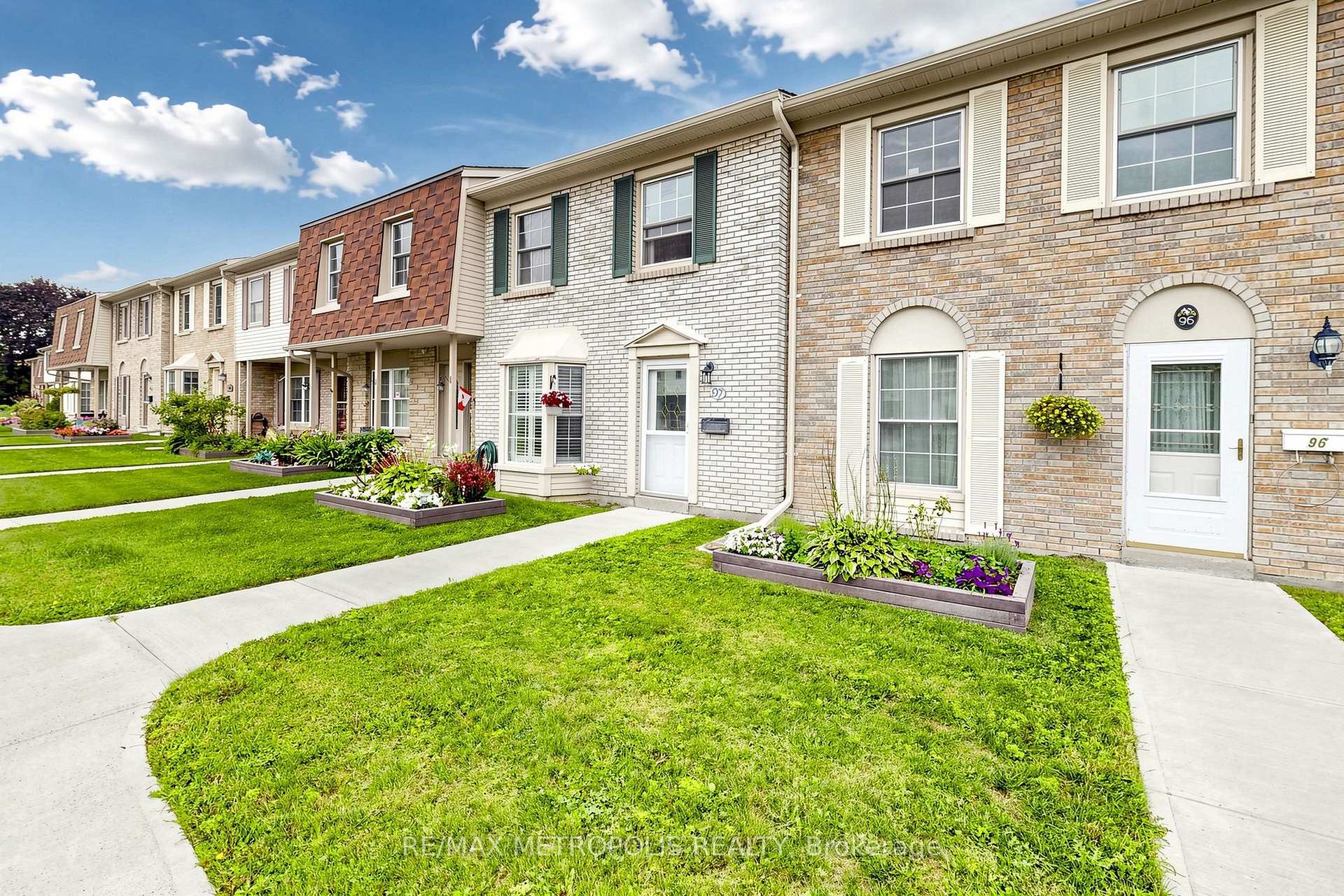 Photo 4 of Unit 96, 580 Eyer Drive, Pickering, West Shore — HOMEH