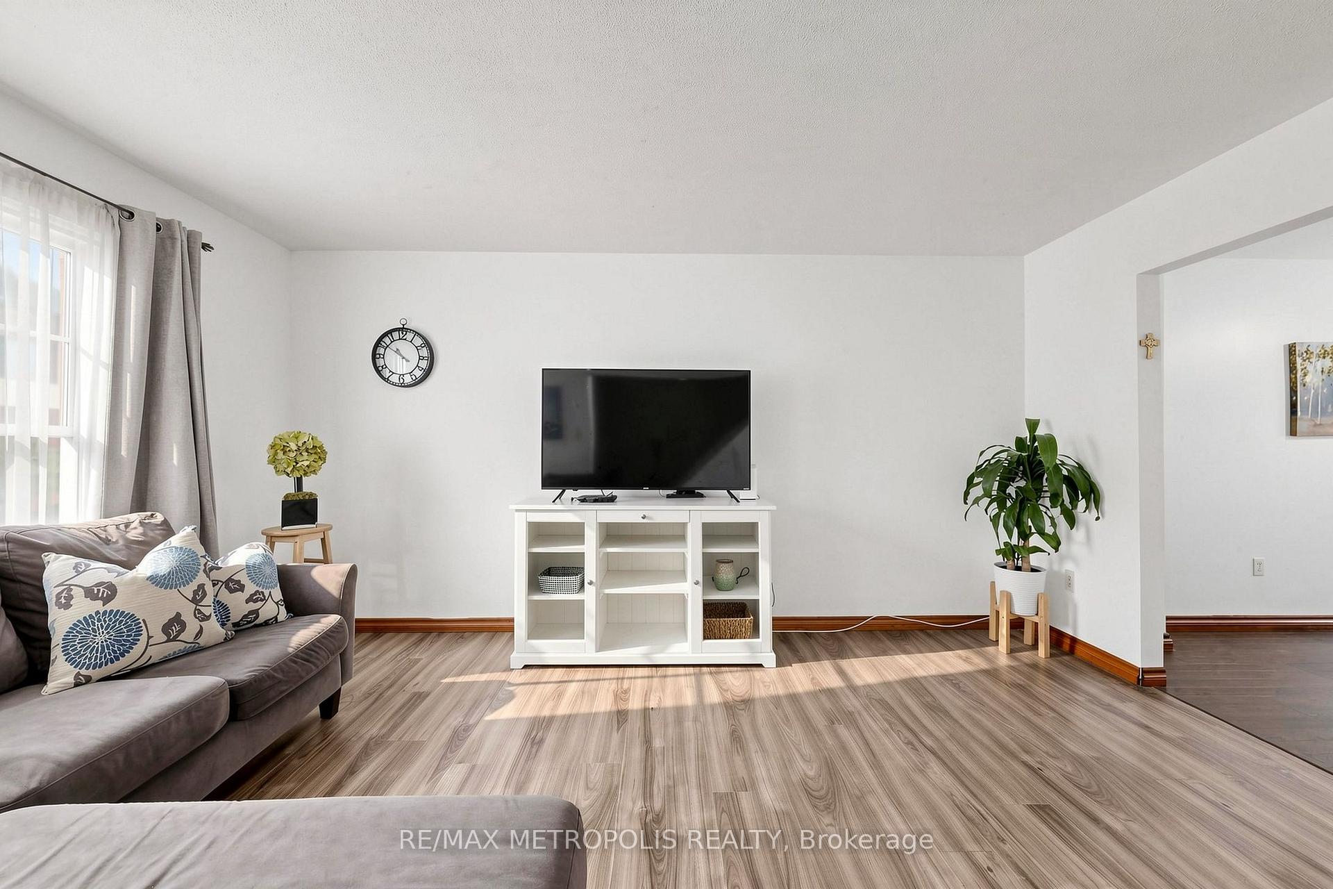 Photo 8 of Unit 96, 580 Eyer Drive, Pickering, West Shore — HOMEH