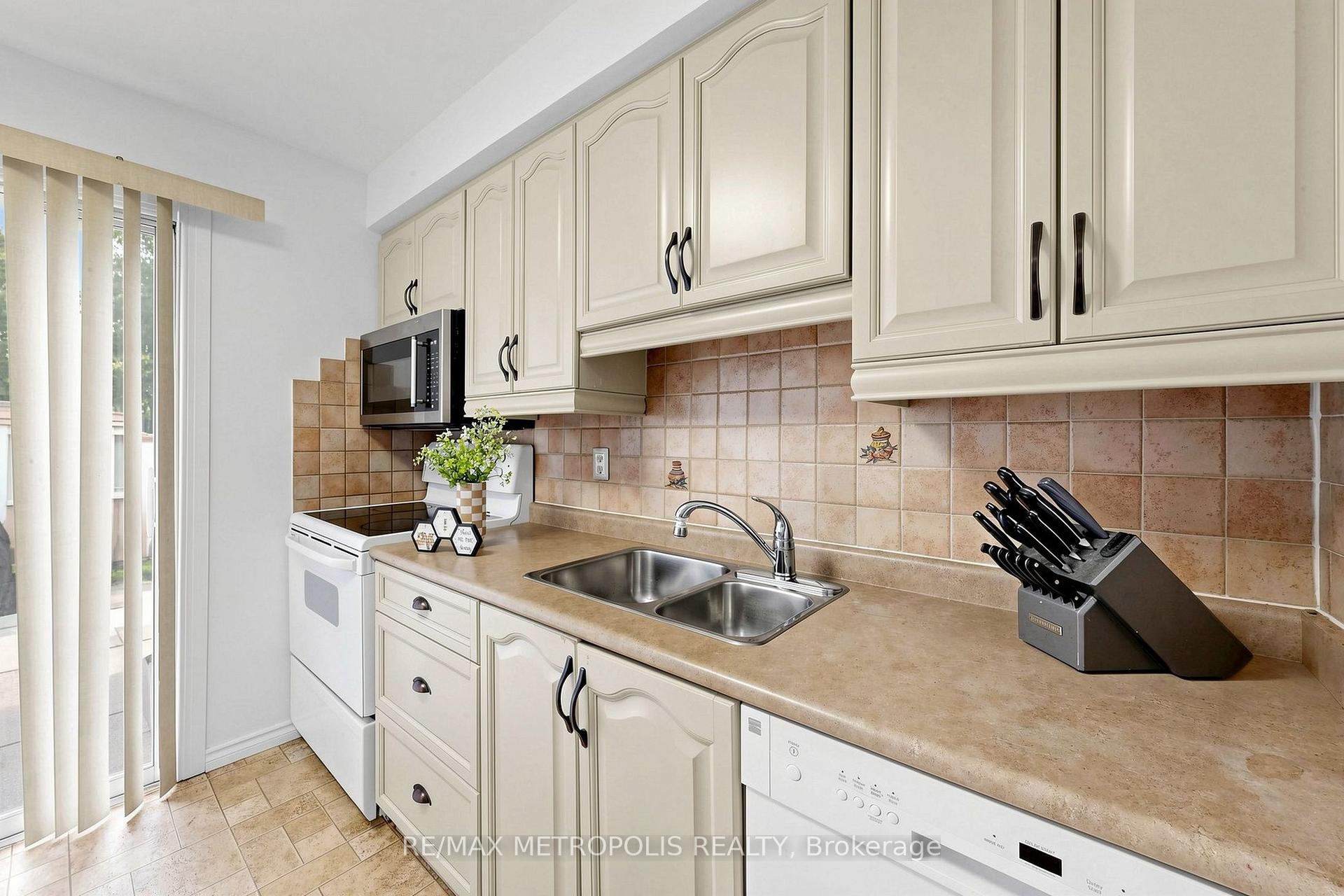 Photo 14 of Unit 96, 580 Eyer Drive, Pickering, West Shore — HOMEH