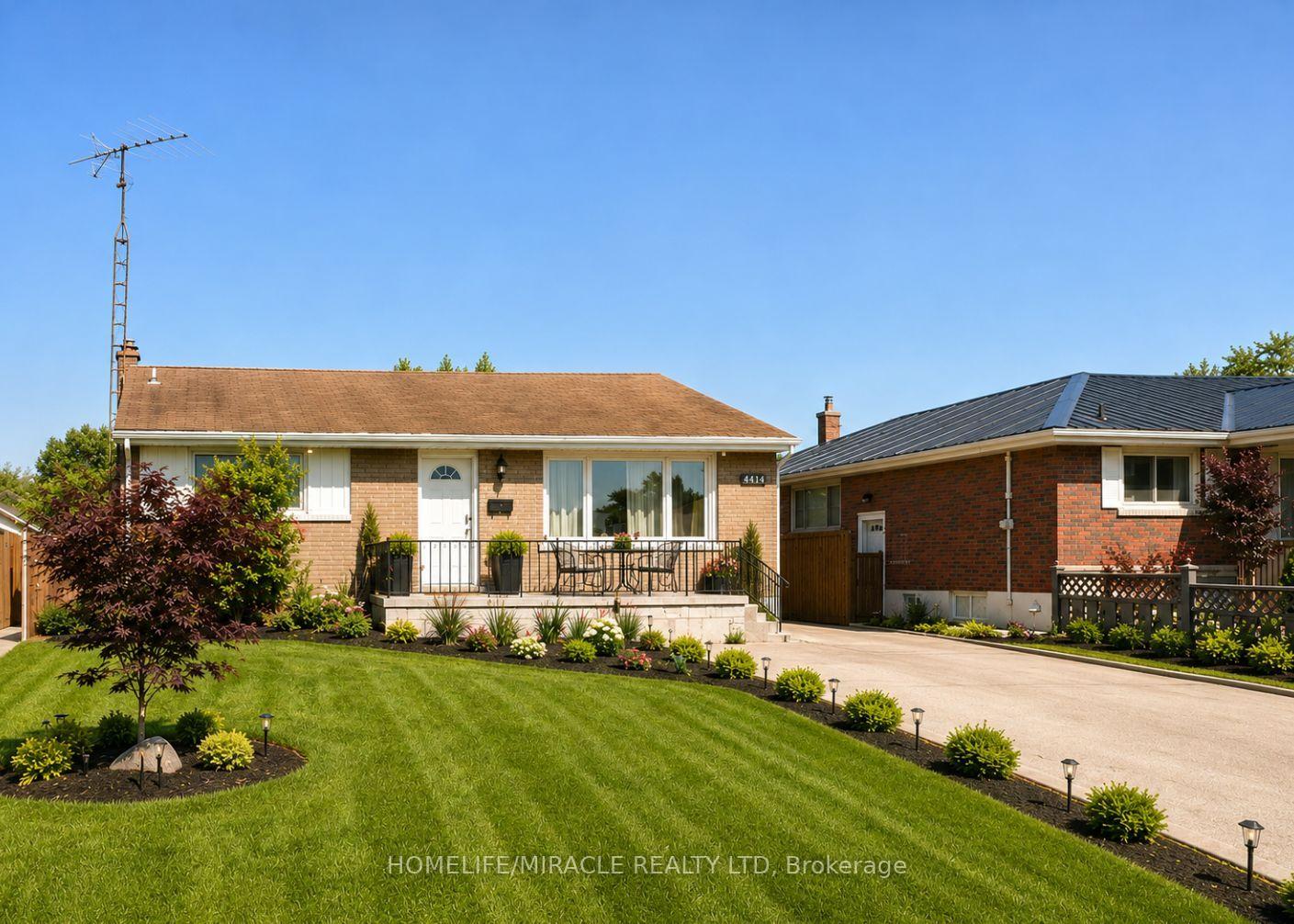 Photo of 7150 Douglas Crescent