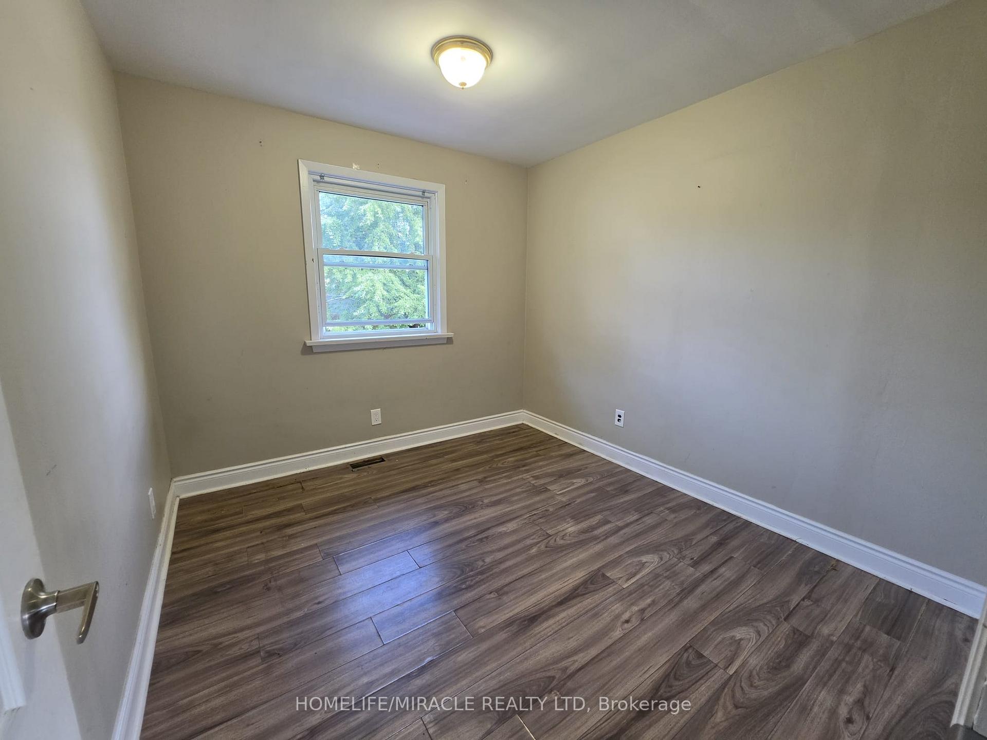 Photo 8 of 7150 Douglas Crescent, Niagara Falls, Arad/Fallsview — HOMEH