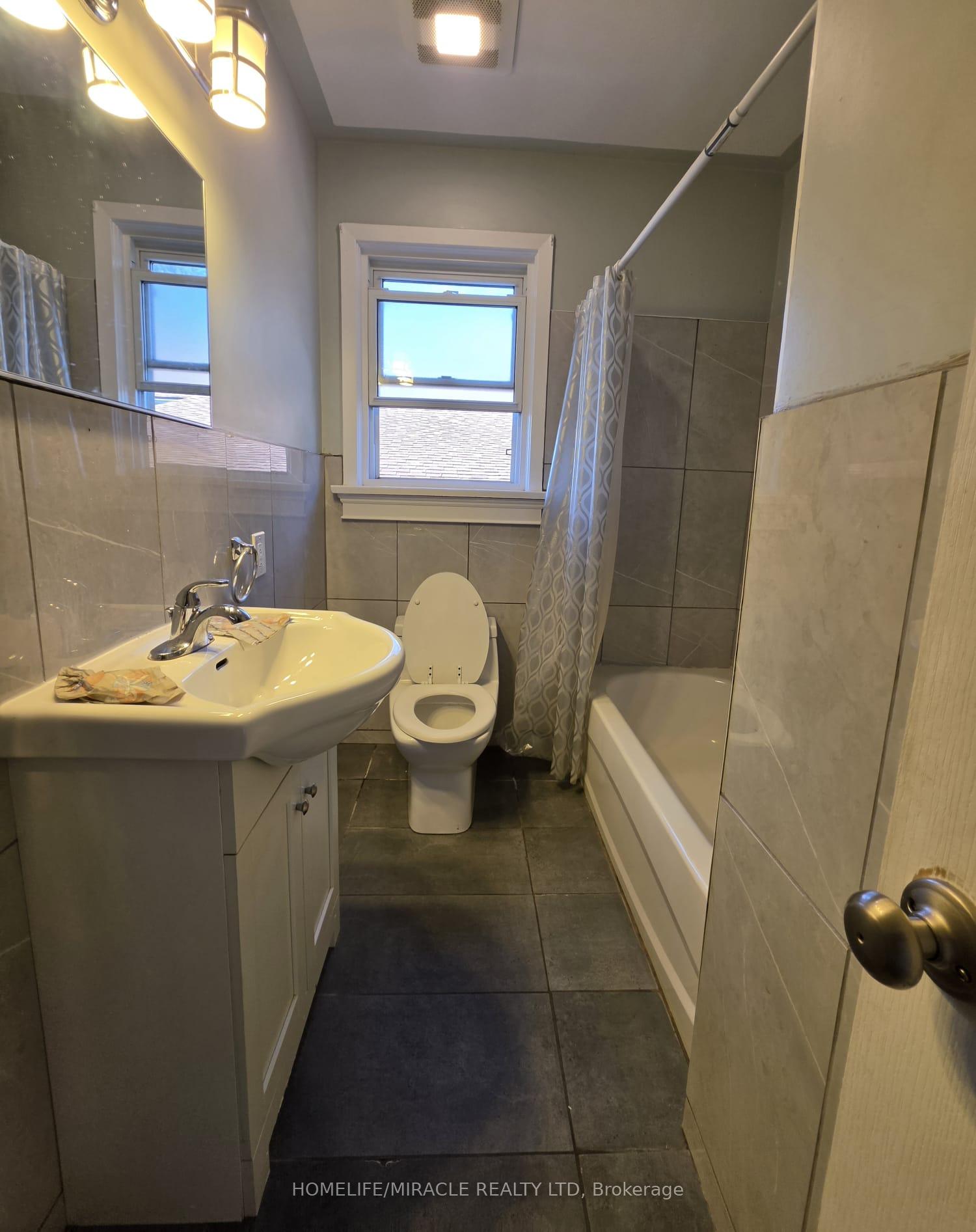 Photo 10 of 7150 Douglas Crescent, Niagara Falls, Arad/Fallsview — HOMEH