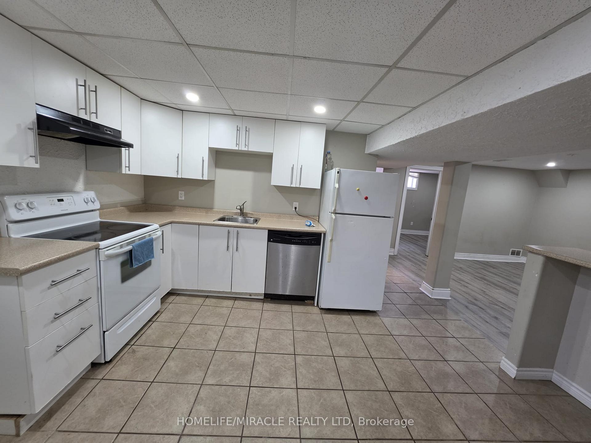 Photo 12 of 7150 Douglas Crescent, Niagara Falls, Arad/Fallsview — HOMEH