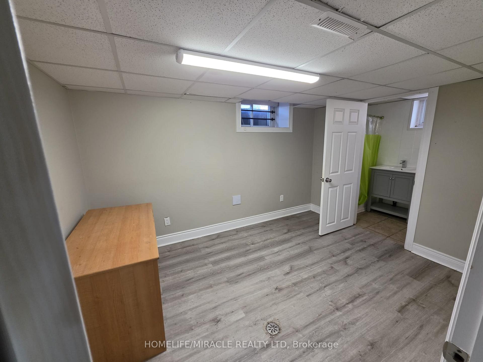 Photo 13 of 7150 Douglas Crescent, Niagara Falls, Arad/Fallsview — HOMEH