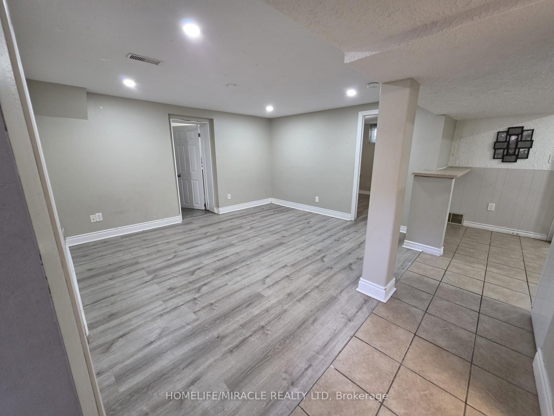 Photo 16 of 7150 Douglas Crescent, Niagara Falls, Arad/Fallsview — HOMEH