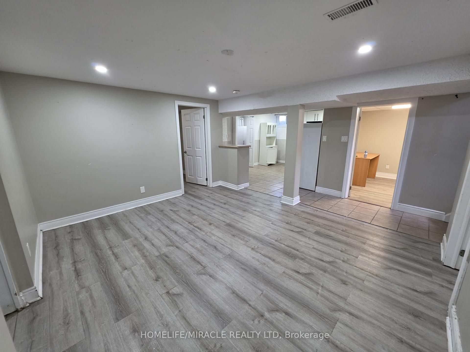 Photo 17 of 7150 Douglas Crescent, Niagara Falls, Arad/Fallsview — HOMEH