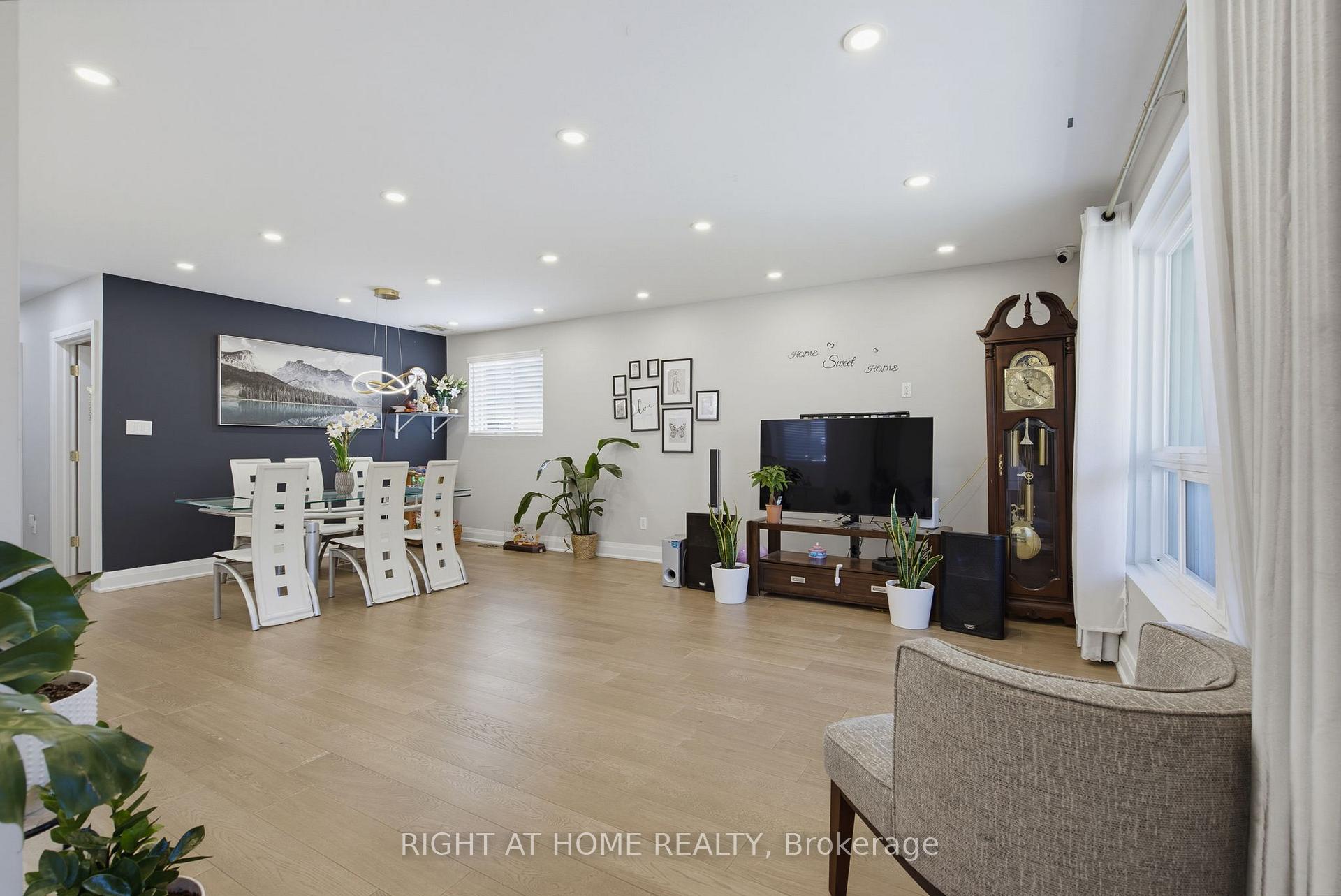 Photo 6 of 363 Sentinel Road, North York, York University Heights — HOMEH