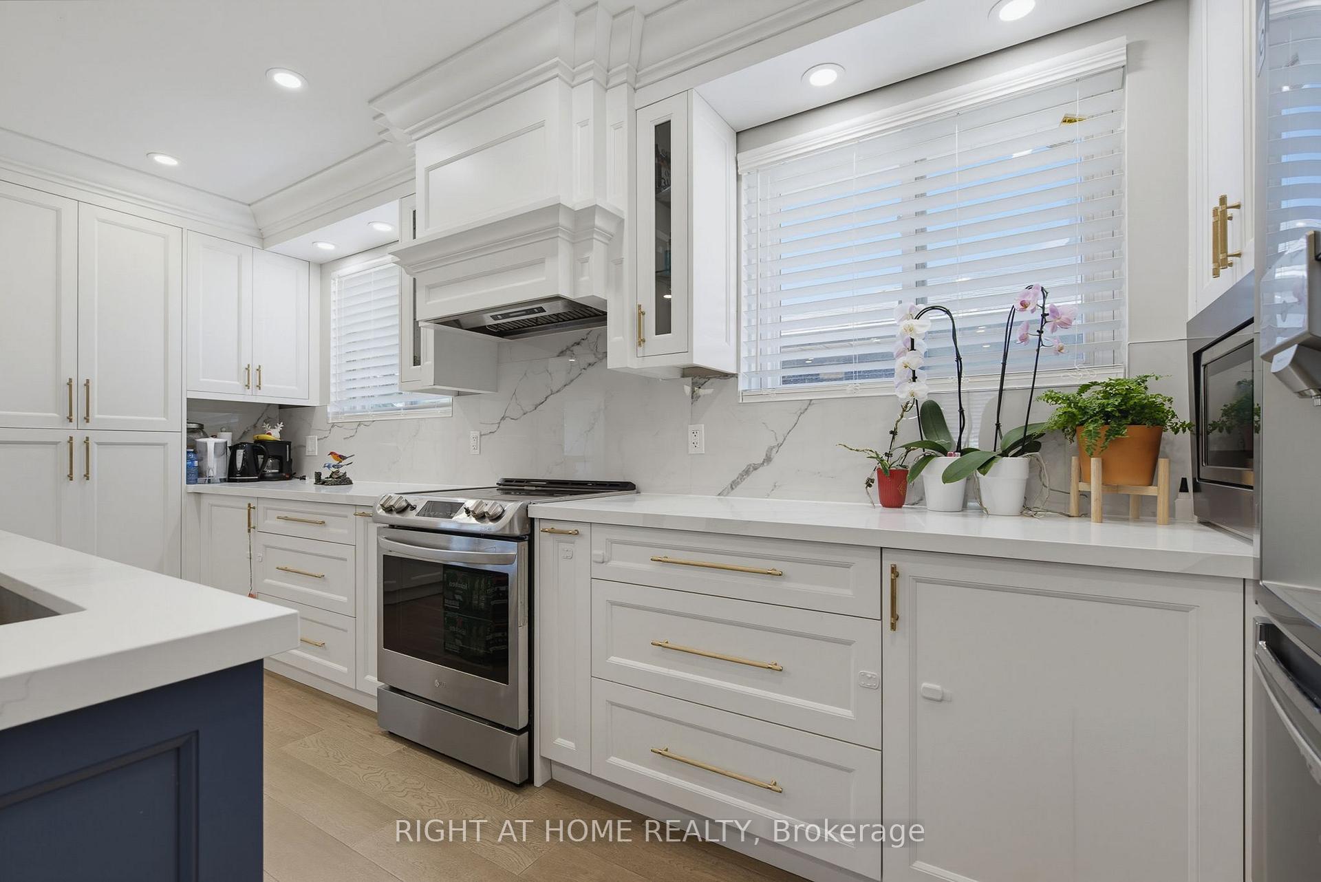 Photo 12 of 363 Sentinel Road, North York, York University Heights — HOMEH