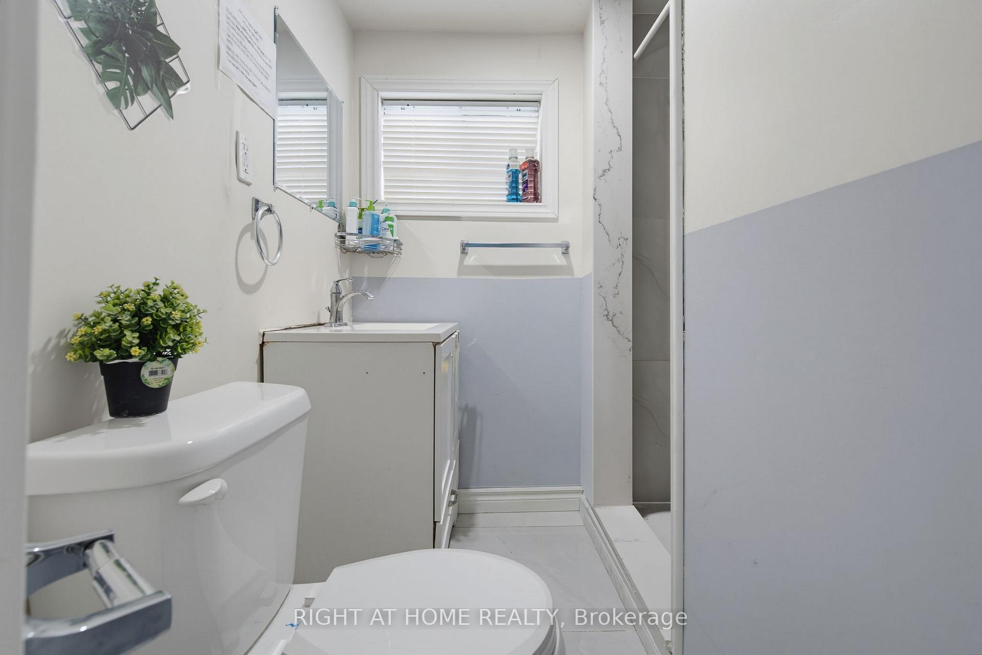 Photo 32 of 363 Sentinel Road, North York, York University Heights — HOMEH