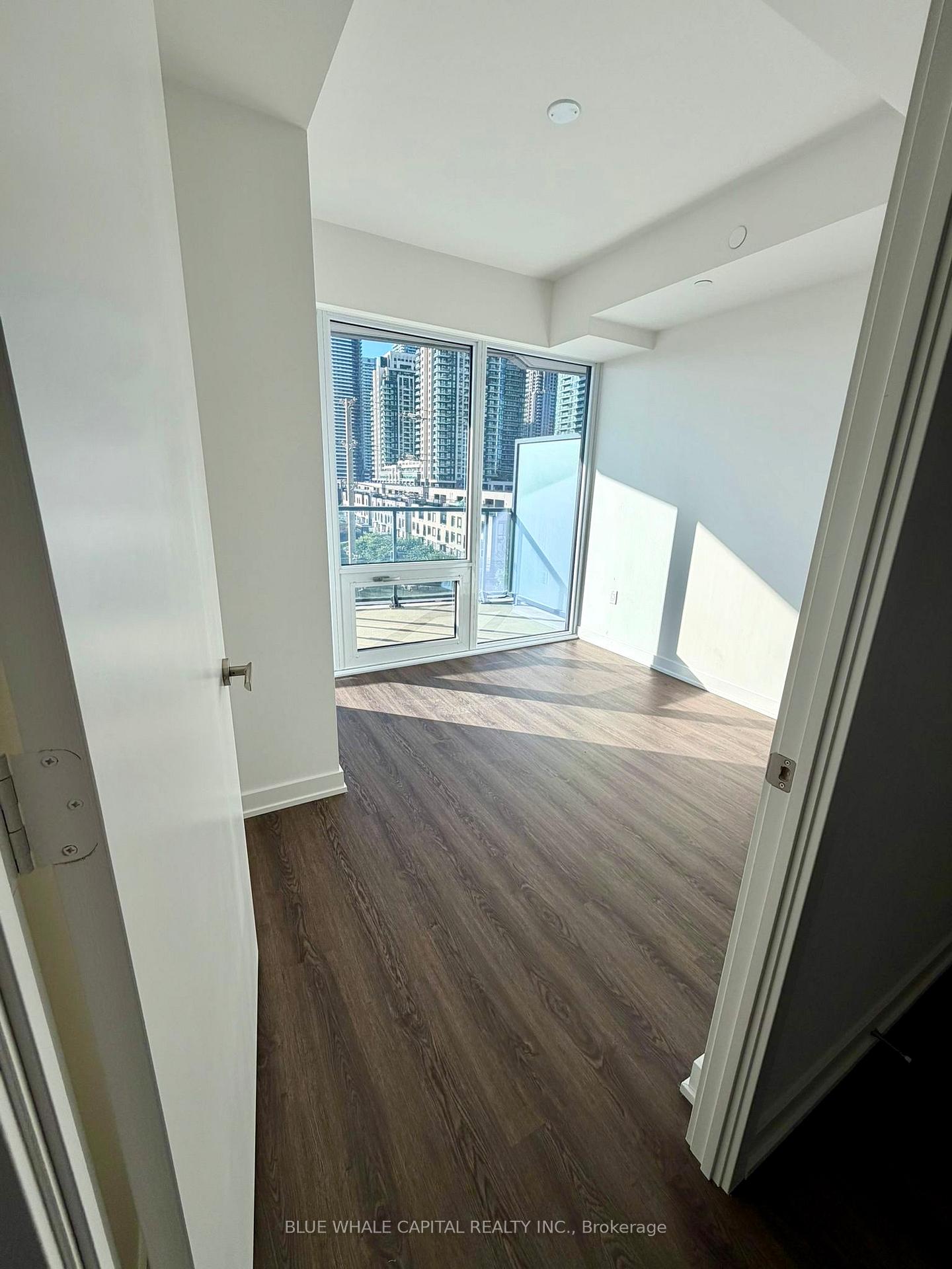 Photo 3 of Unit 402, 448 Burnhamthorpe Road, Mississauga, City Centre — HOMEH