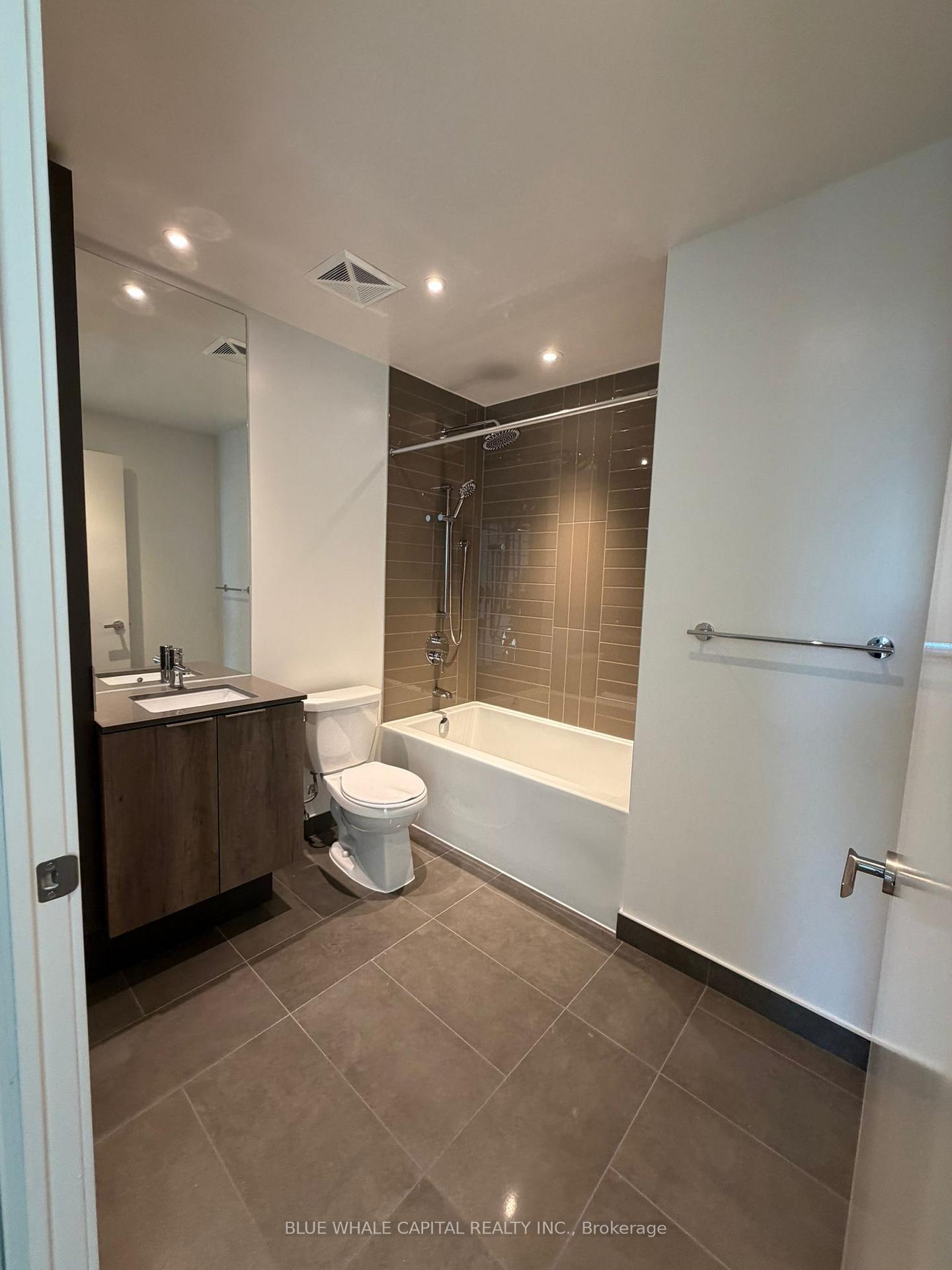 Photo 4 of Unit 402, 448 Burnhamthorpe Road, Mississauga, City Centre — HOMEH