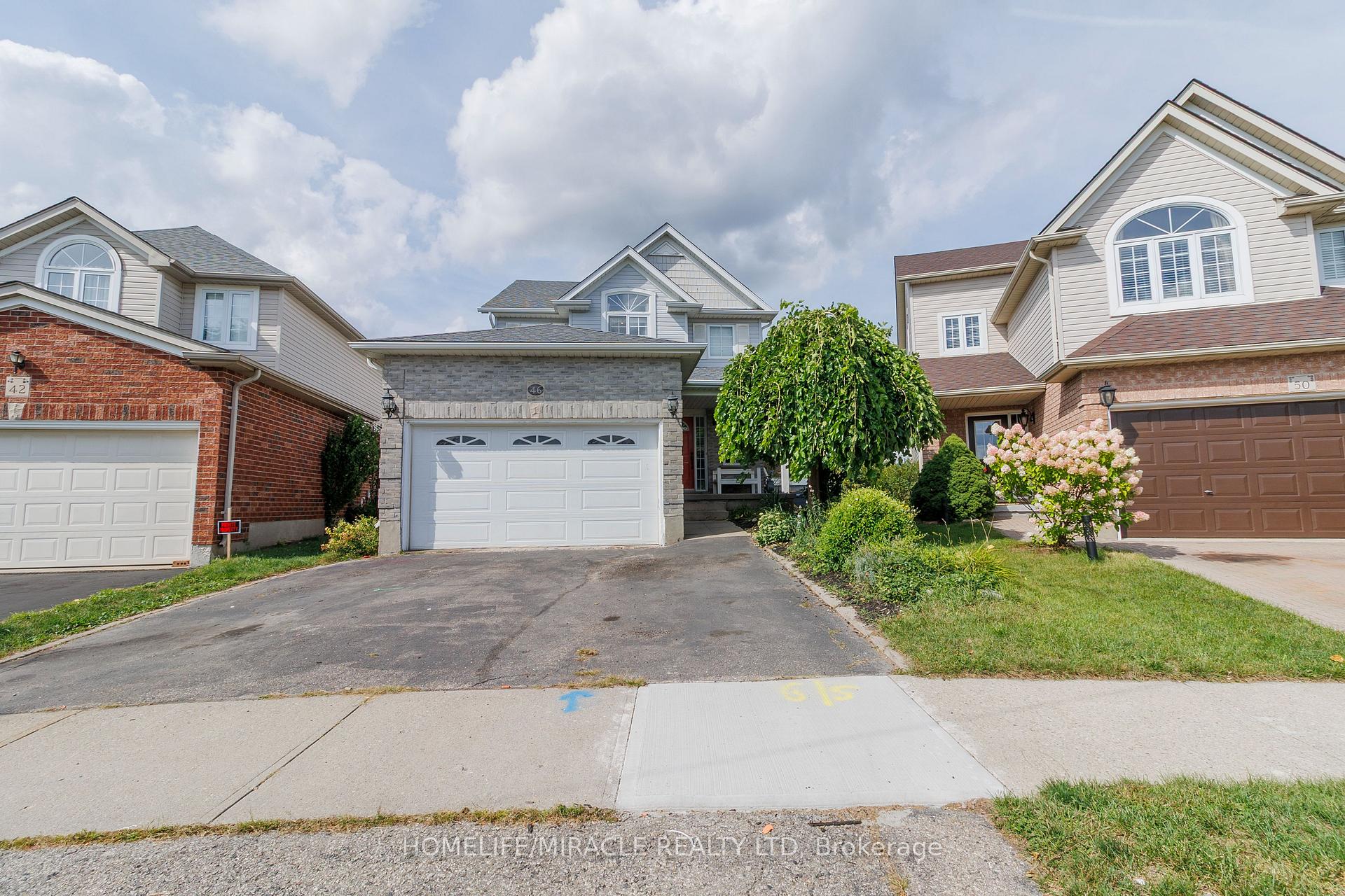 Photo 2 of 46 Heatherwood Place, Kitchener, Highland West — HOMEH
