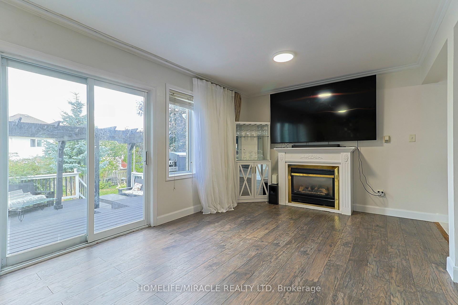 Photo 4 of 46 Heatherwood Place, Kitchener, Highland West — HOMEH