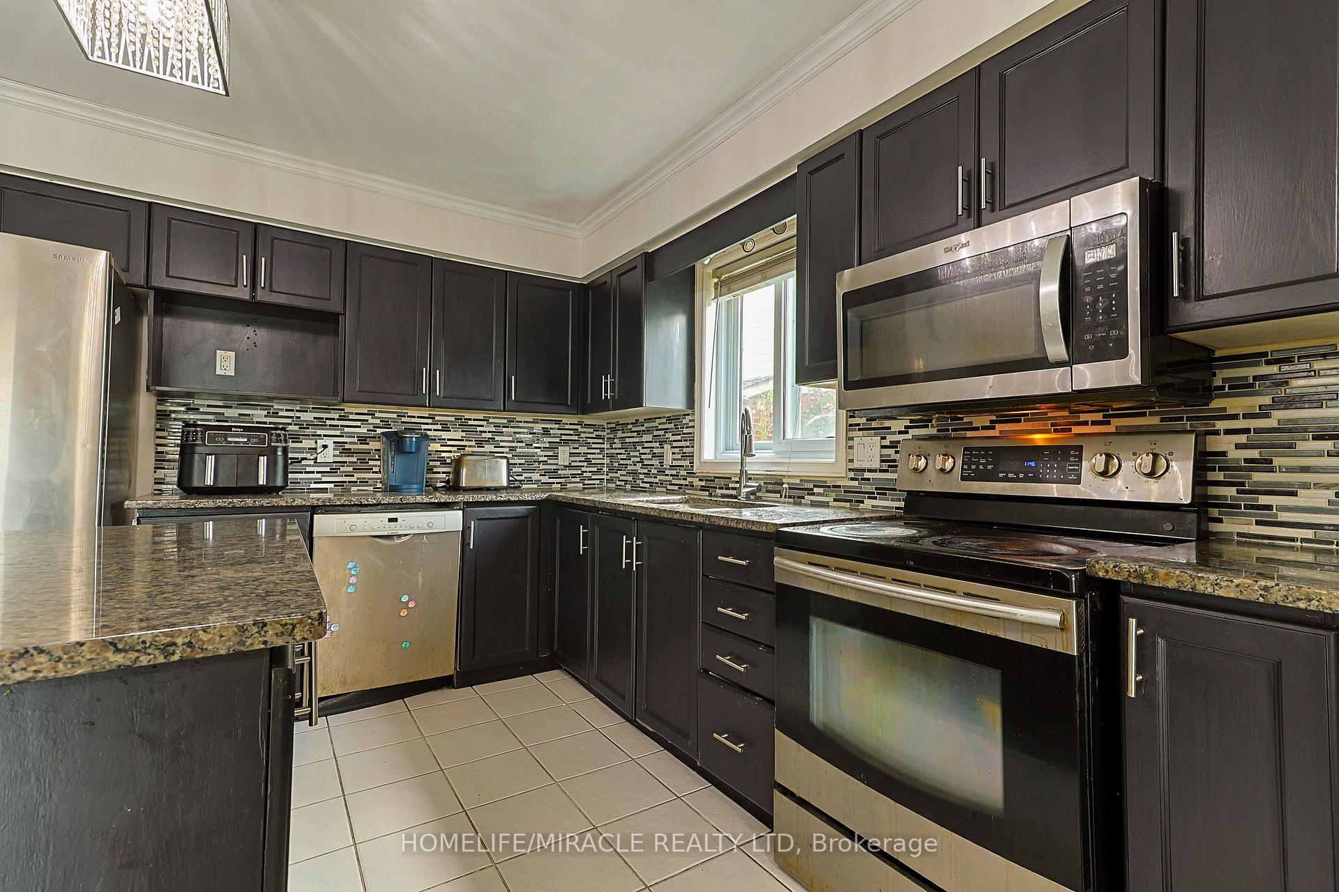 Photo 8 of 46 Heatherwood Place, Kitchener, Highland West — HOMEH