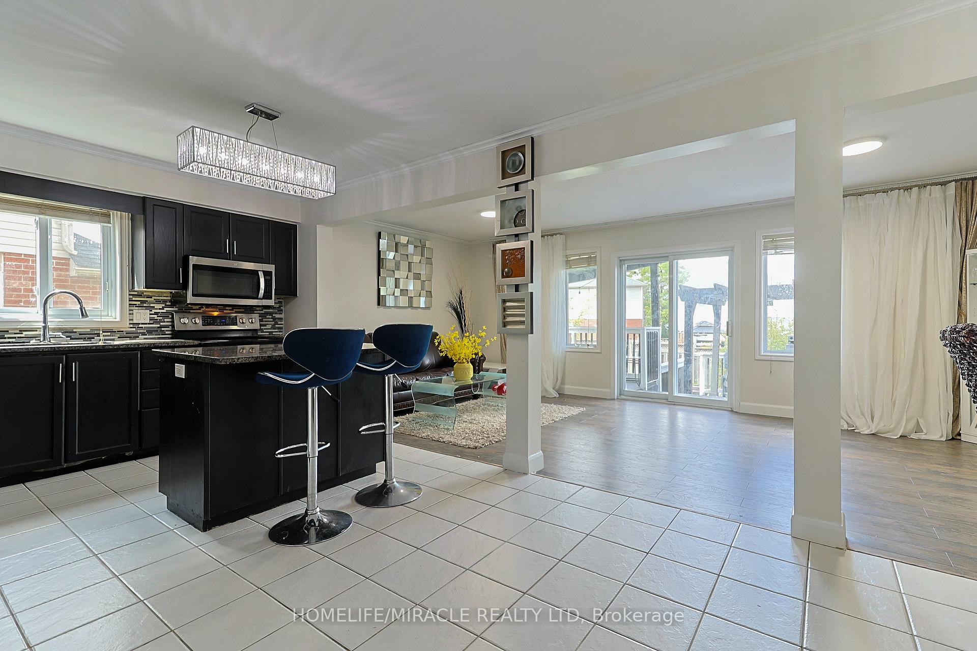 Photo 10 of 46 Heatherwood Place, Kitchener, Highland West — HOMEH