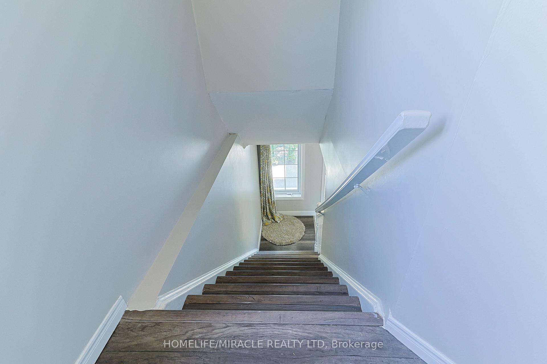 Photo 19 of 46 Heatherwood Place, Kitchener, Highland West — HOMEH