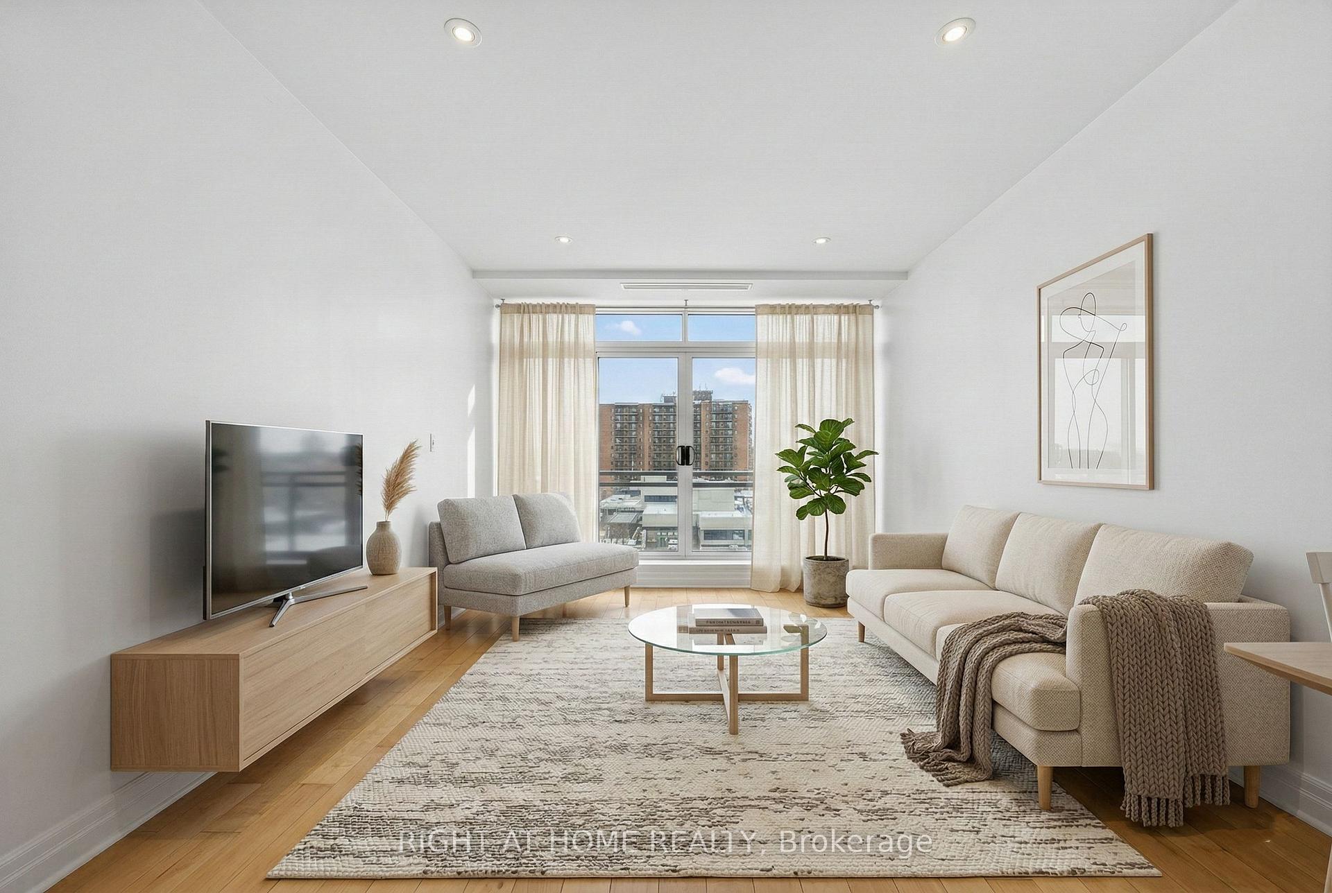 Front of Unit 518, 44 Bond Street W