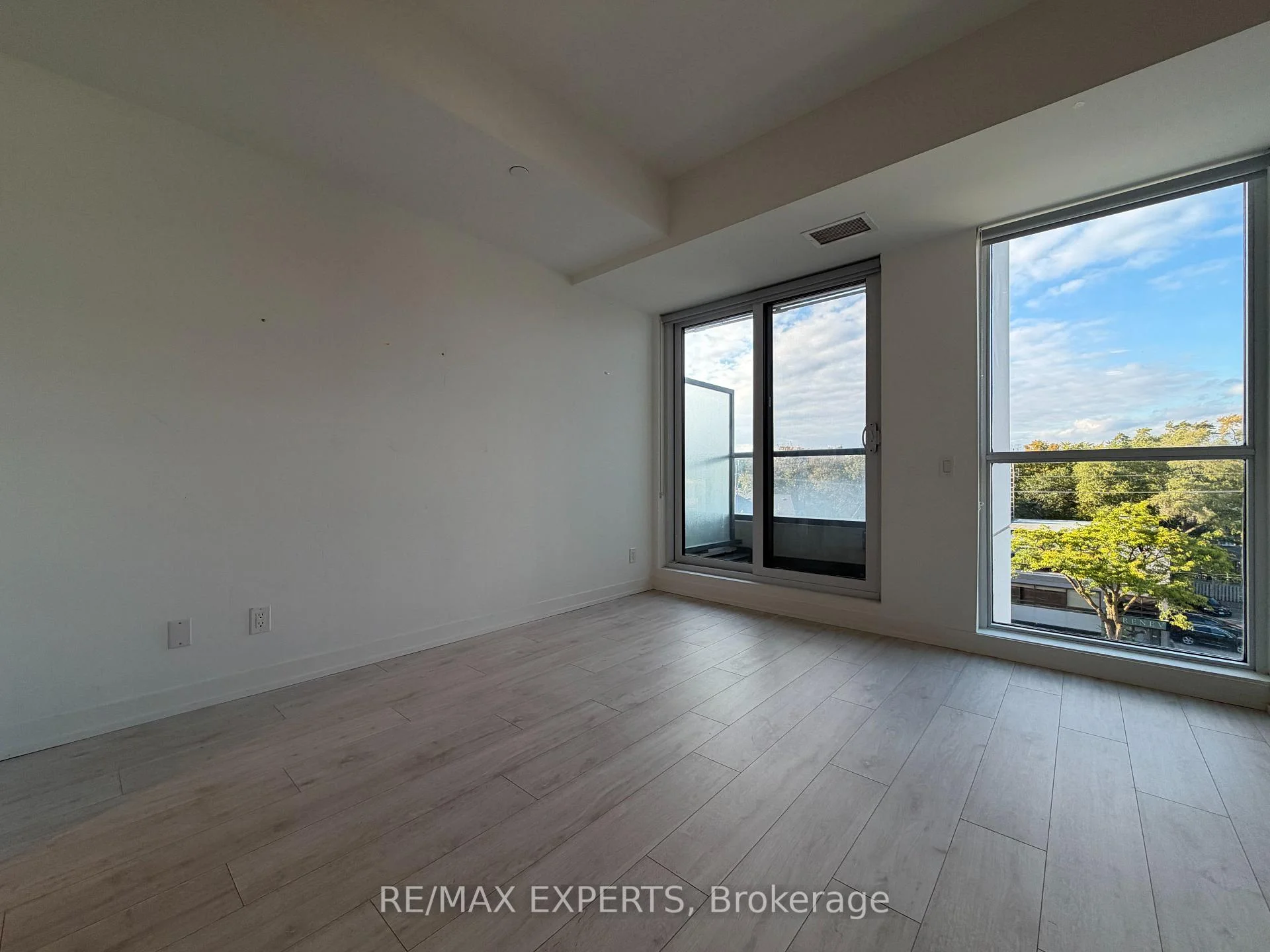 Photo 4 of Unit 431, 181 Sheppard Avenue E, North York, Willowdale East — HOMEH