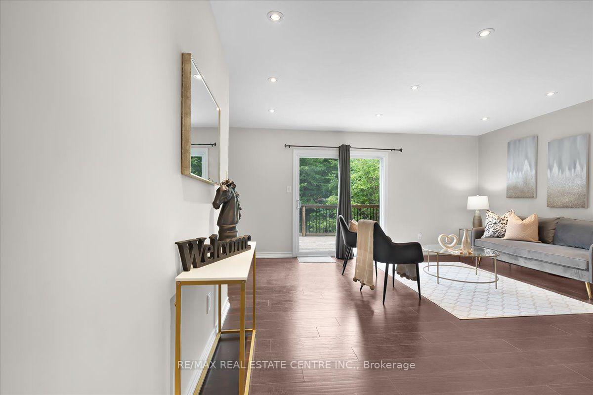 Photo 7 of 421 Bairstow Crescent, Waterloo, Lincoln Village — HOMEH