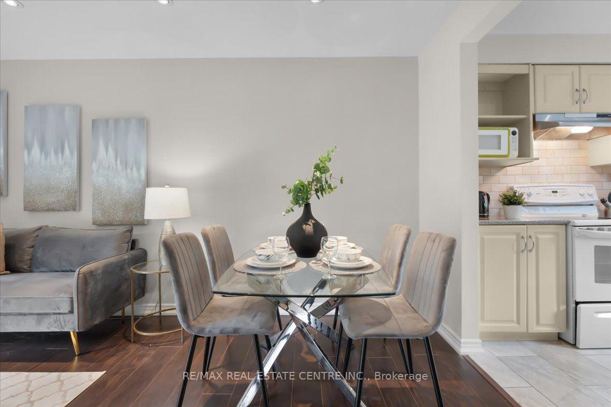 Photo 11 of 421 Bairstow Crescent, Waterloo, Lincoln Village — HOMEH