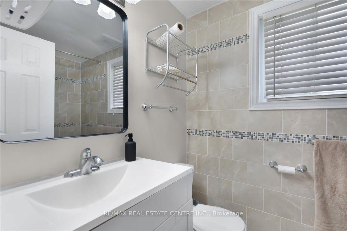 Photo 15 of 421 Bairstow Crescent, Waterloo, Lincoln Village — HOMEH