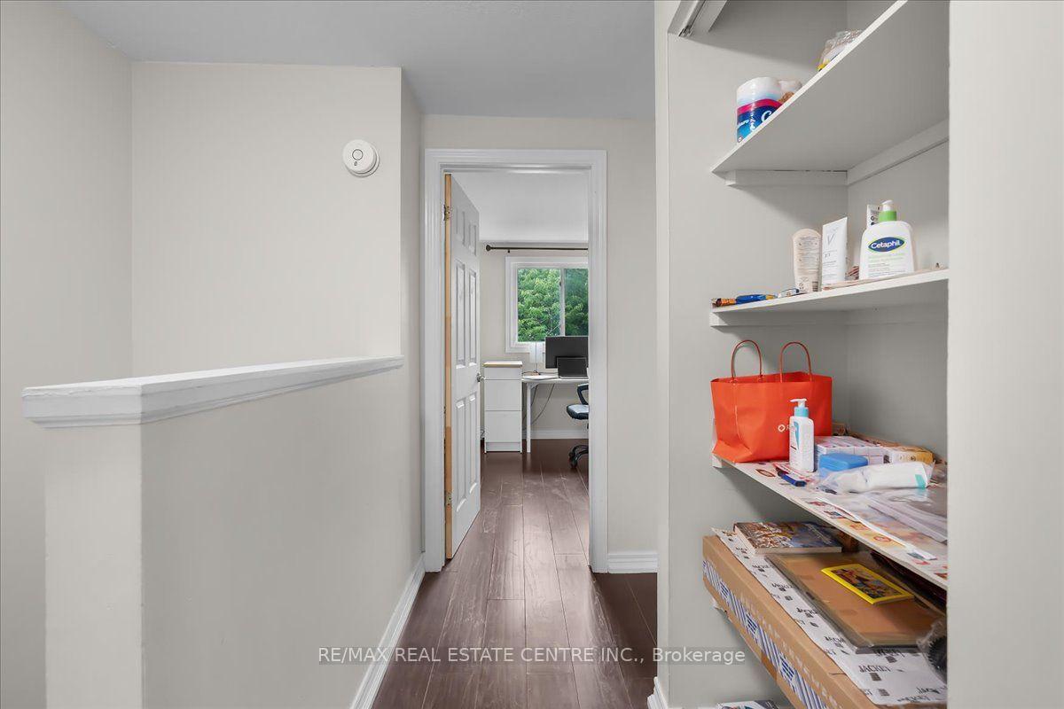 Photo 17 of 421 Bairstow Crescent, Waterloo, Lincoln Village — HOMEH