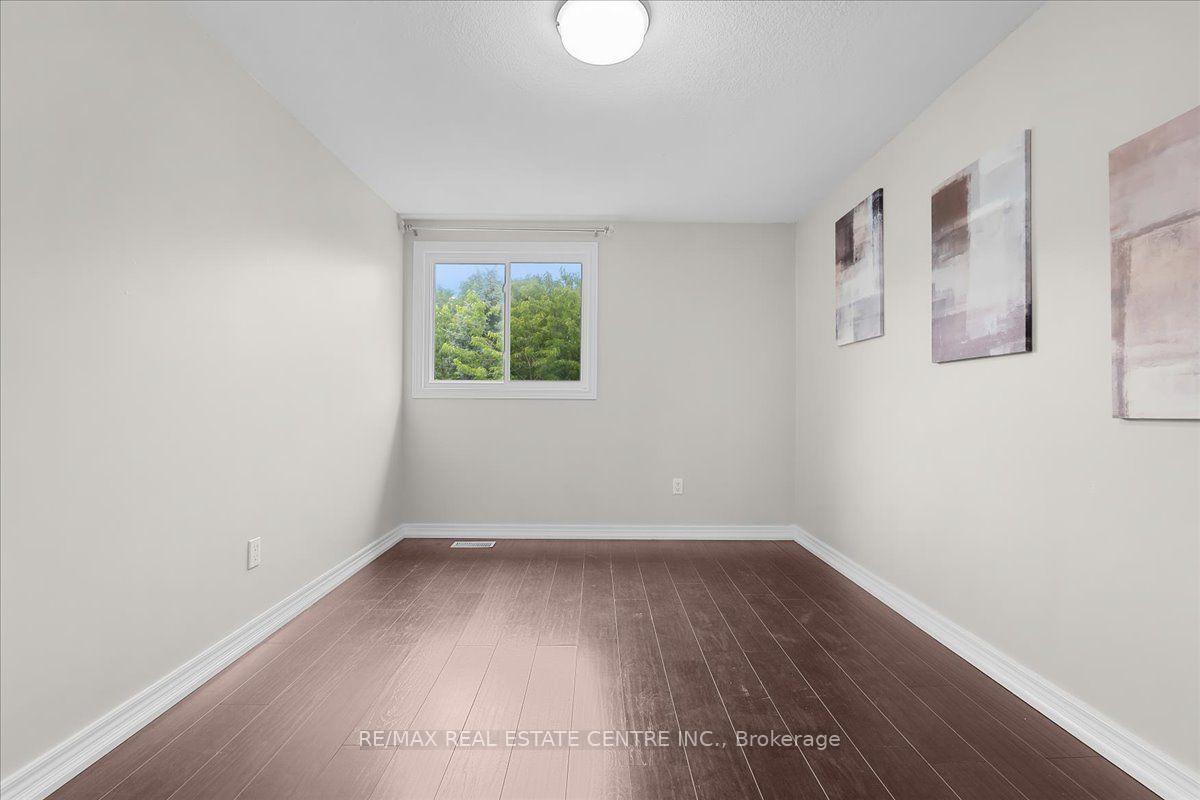 Photo 18 of 421 Bairstow Crescent, Waterloo, Lincoln Village — HOMEH