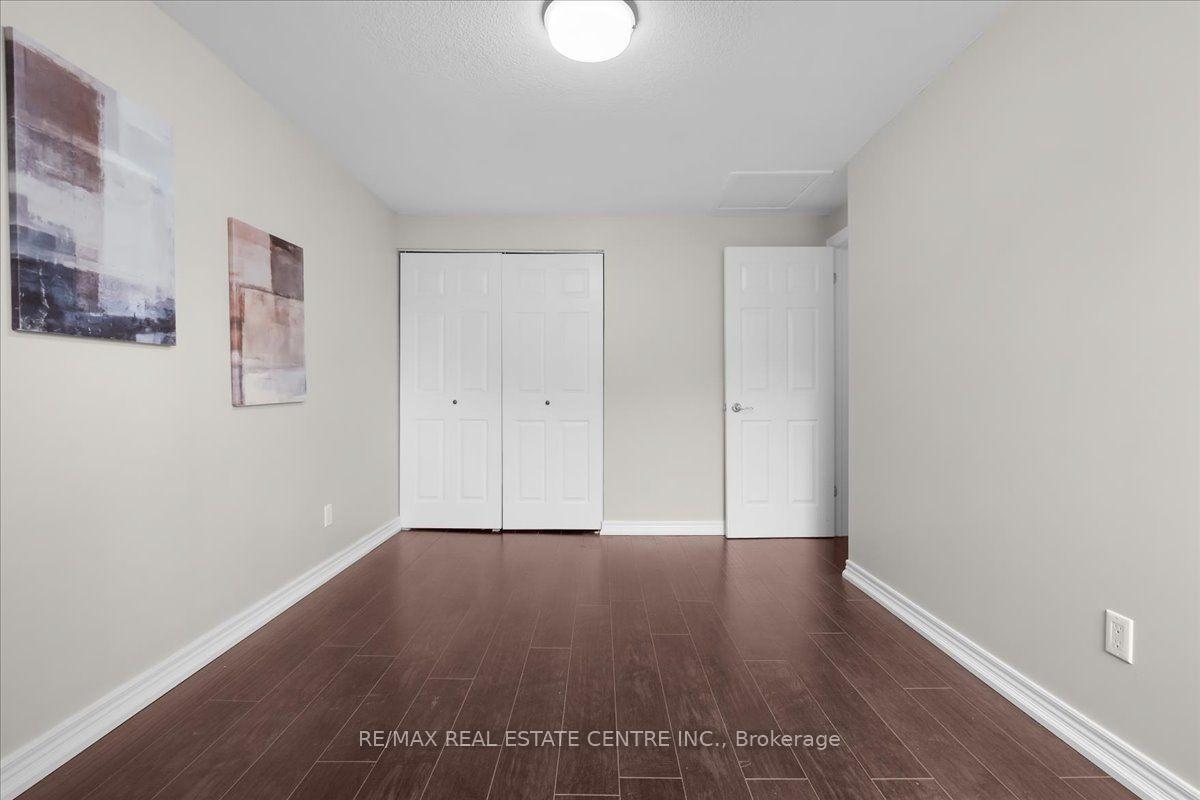 Photo 19 of 421 Bairstow Crescent, Waterloo, Lincoln Village — HOMEH