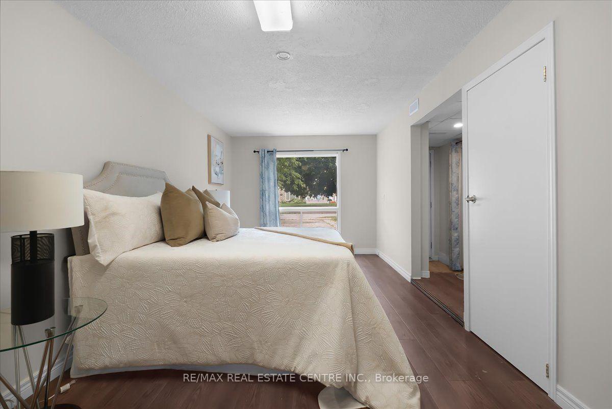Photo 24 of 421 Bairstow Crescent, Waterloo, Lincoln Village — HOMEH