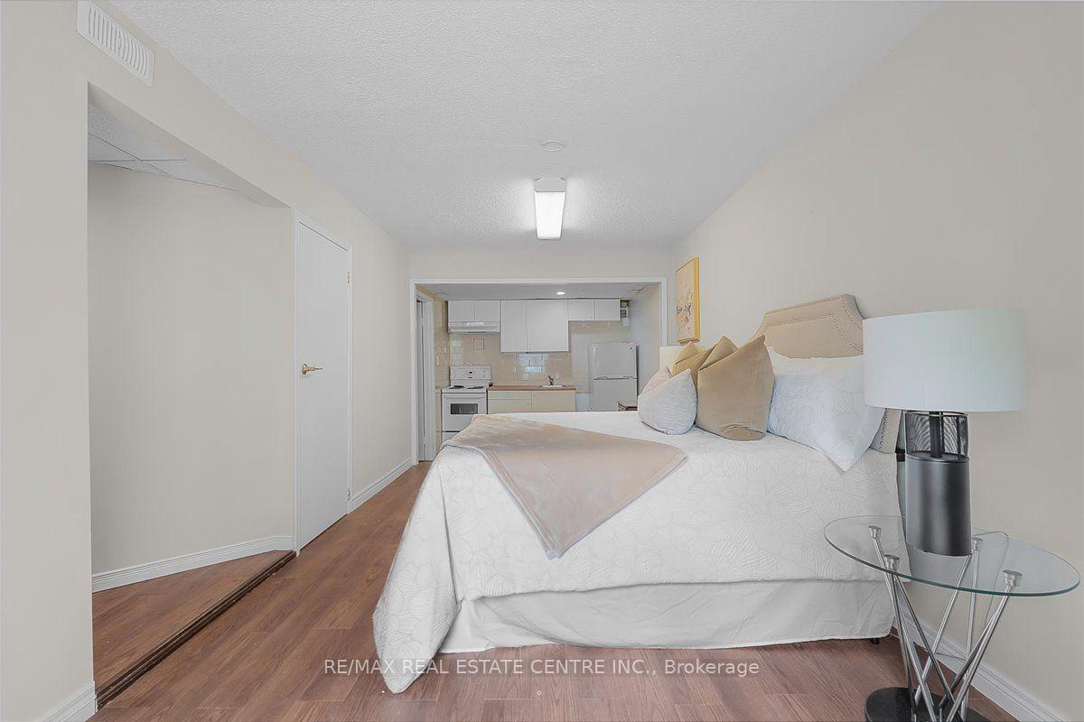 Photo 25 of 421 Bairstow Crescent, Waterloo, Lincoln Village — HOMEH