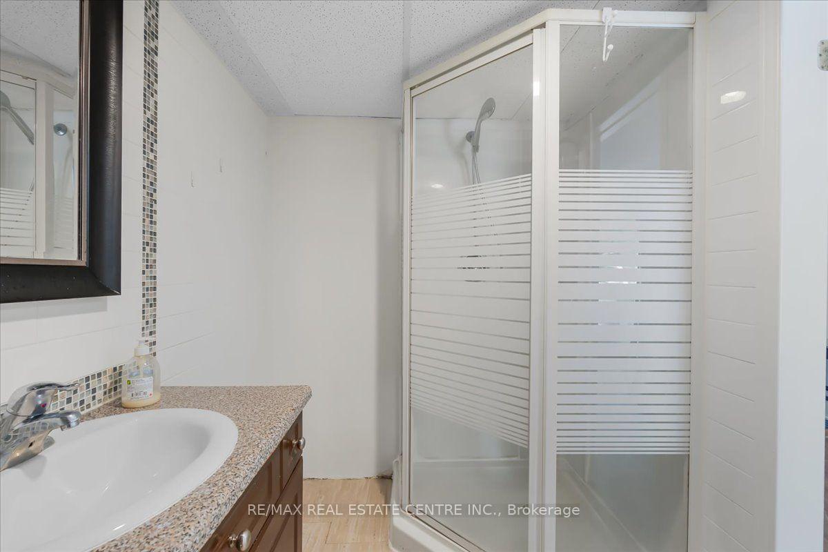 Photo 28 of 421 Bairstow Crescent, Waterloo, Lincoln Village — HOMEH