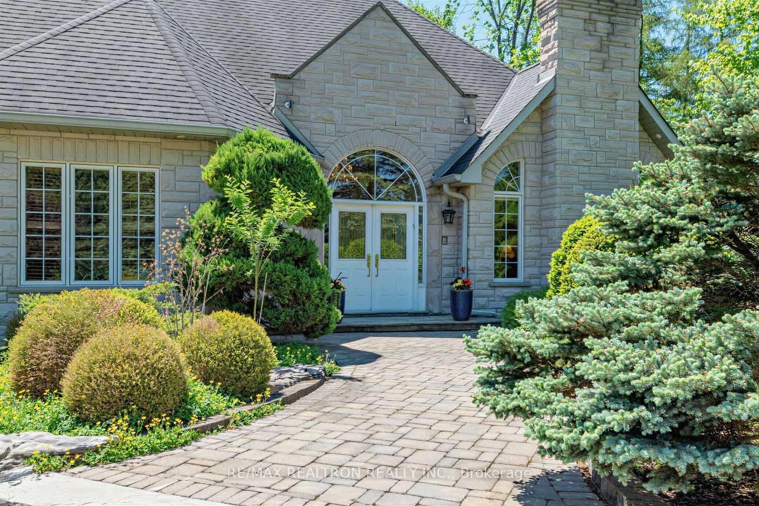 Photo 3 of 7 Gilbert Drive, Aurora, Aurora Estates — HOMEH