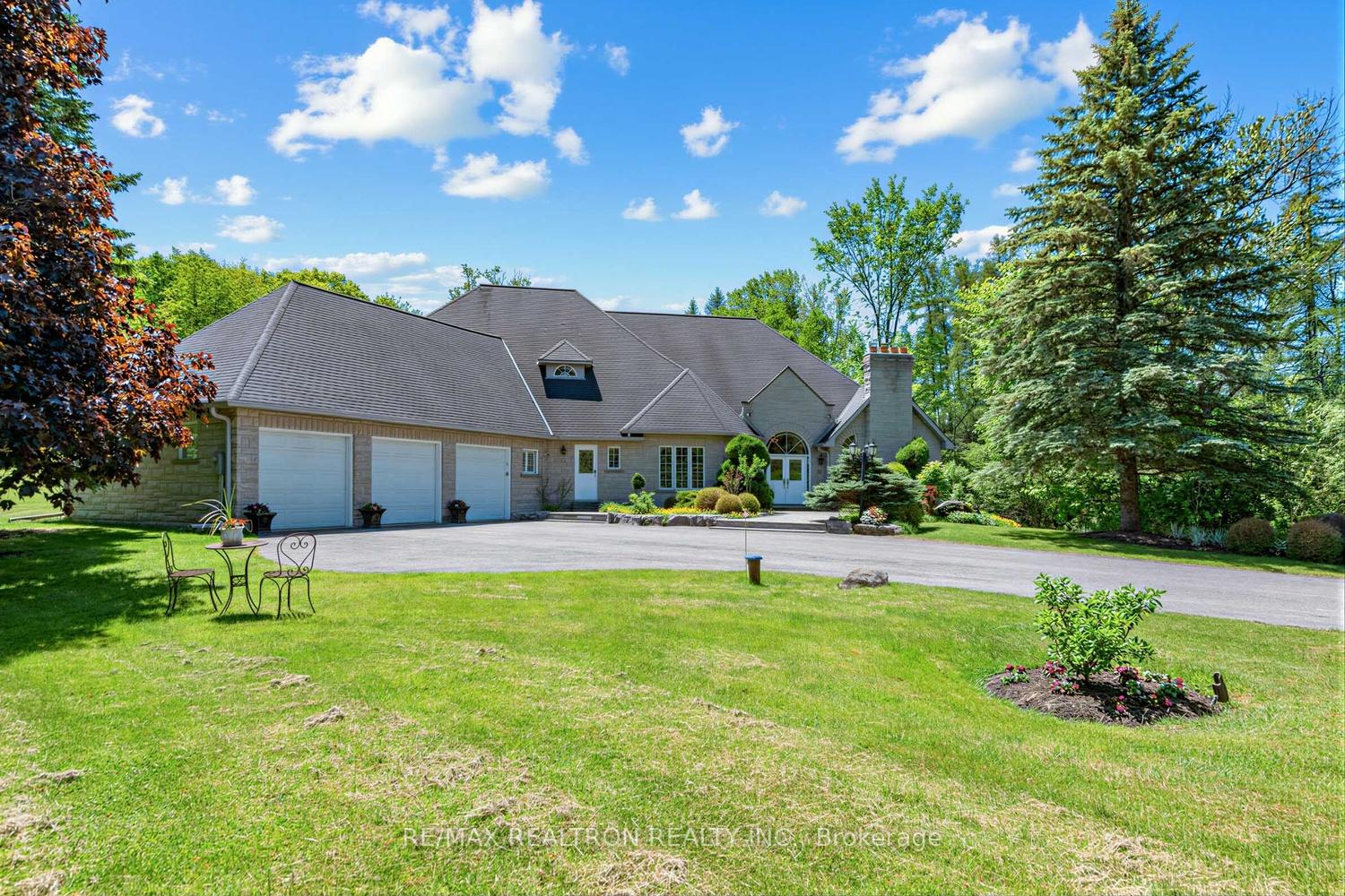 Photo 4 of 7 Gilbert Drive, Aurora, Aurora Estates — HOMEH