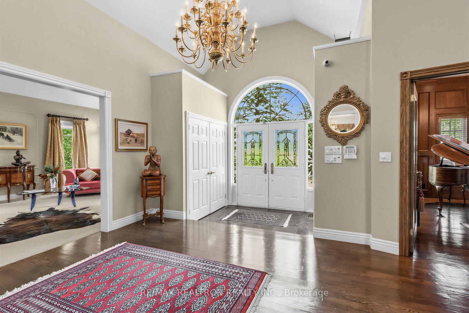 Photo 5 of 7 Gilbert Drive, Aurora, Aurora Estates — HOMEH