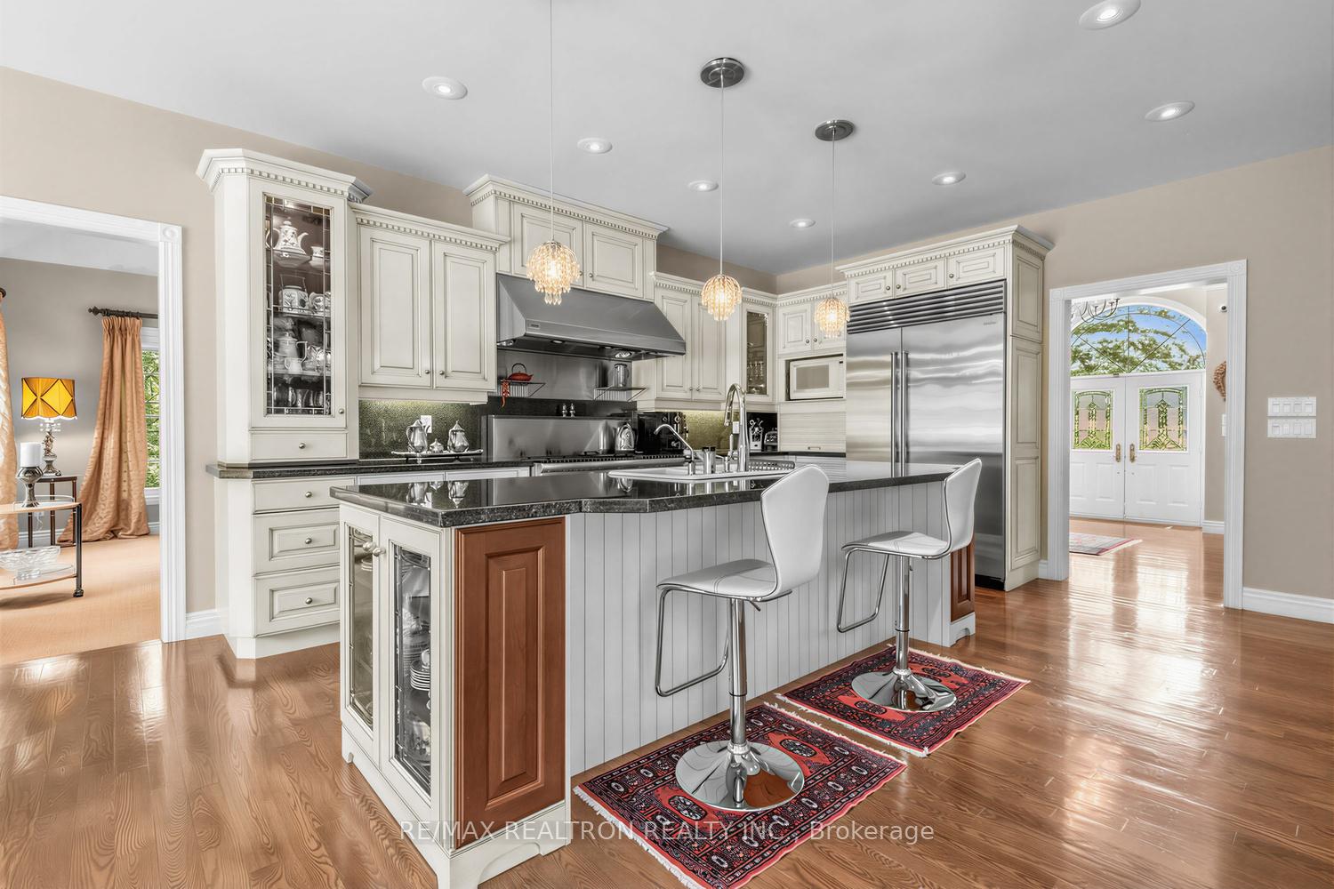 Photo 13 of 7 Gilbert Drive, Aurora, Aurora Estates — HOMEH